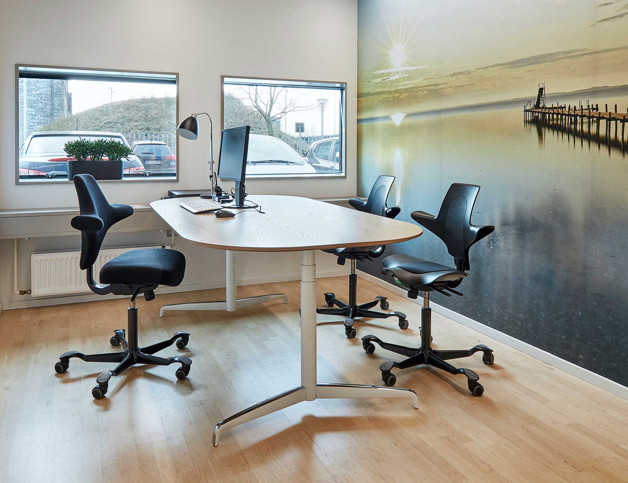 HÅG Capisco and HÅG Capisco Puls chairs in meeting room at ASE Trade Union | Photo : Martin Sølyst