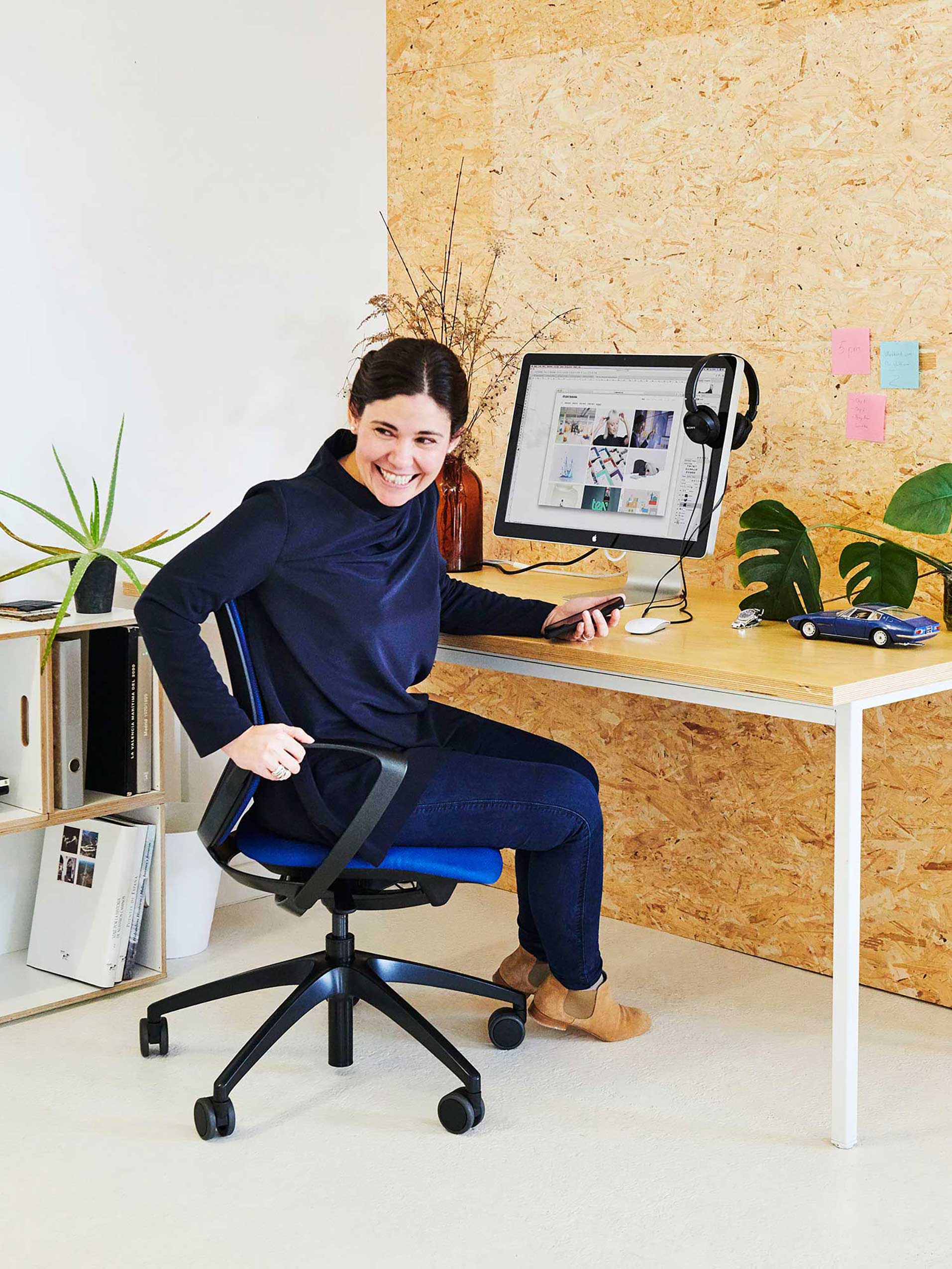 Giroflex 313 chair around workstation at Banana Campus