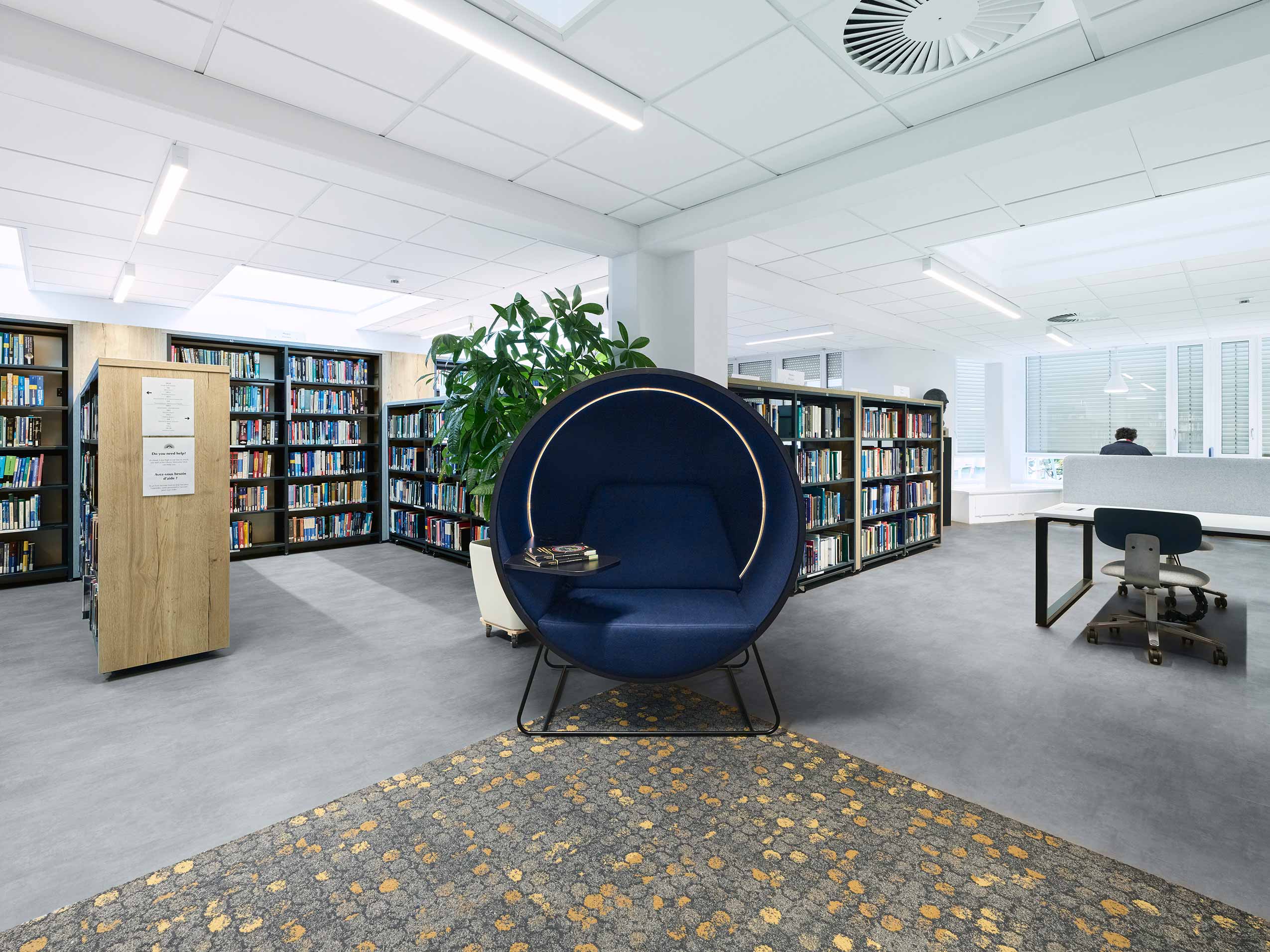 Connection Kuppel and HÅG Tion chairs in library space at European Laboratory for Particle Physics (CERN) | Photo : Sarah Reuland