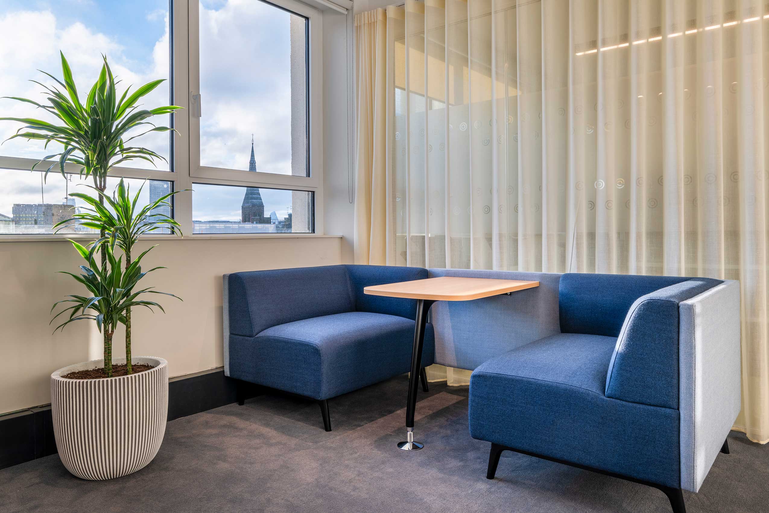 Connection Tryst sofa in social space at CEPI offices | Photo: Marek Sikora – Office Curator