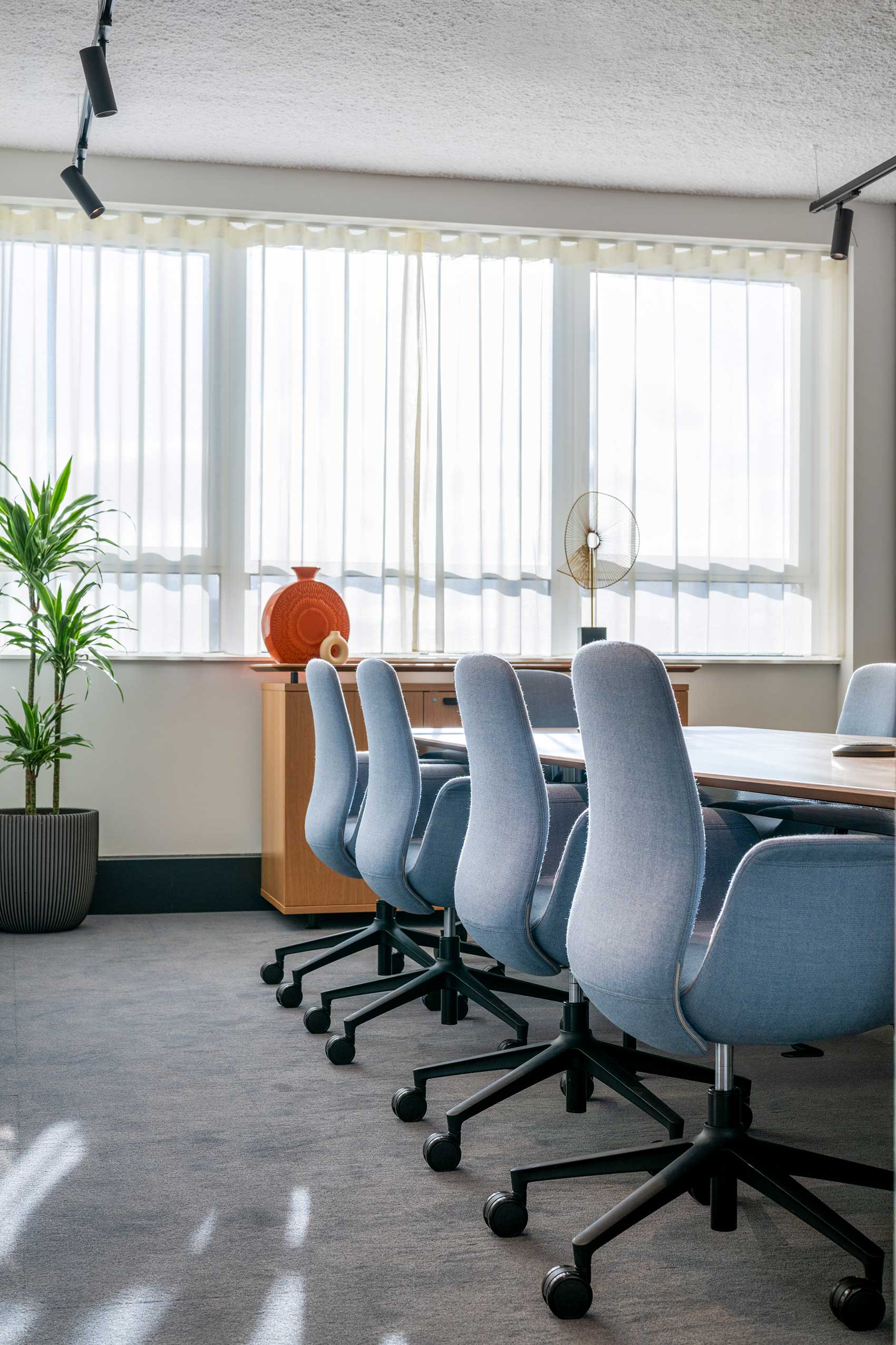 Profim Ellie Pro chairs at meeting table at CEPI offices | Photo: Marek Sikora – Office Curator