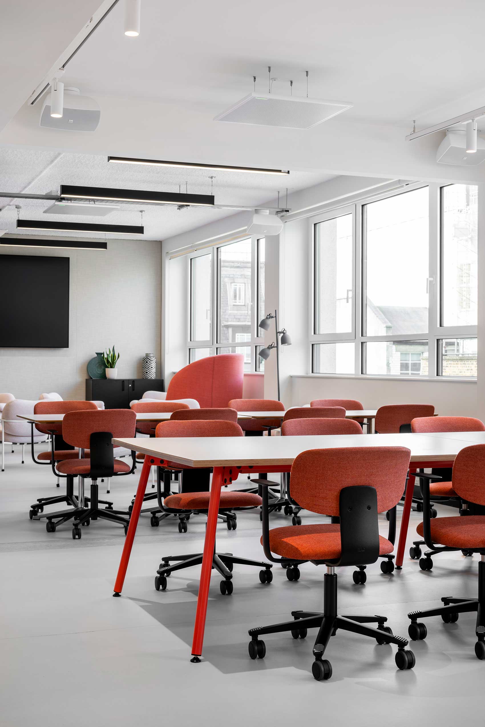 HÅG Tion chairs at classroom desks at CEPI offices | Photo: Marek Sikora – Office Curator