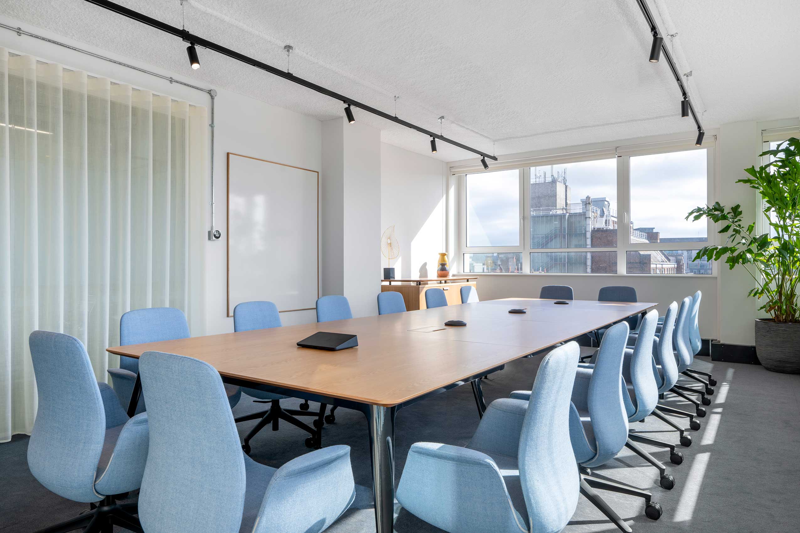 Profim Ellie Pro chairs in meeting room at CEPI offices | Photo: Marek Sikora – Office Curator