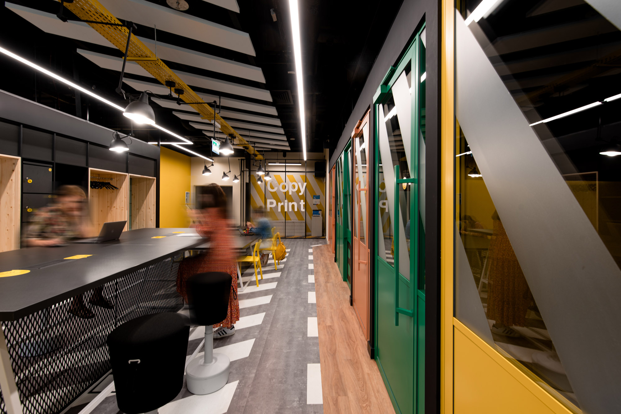 Profim Mickey stools at workstations in Cowork Aleja Bielany | Photo: Patryk Lewiński, mode:lina