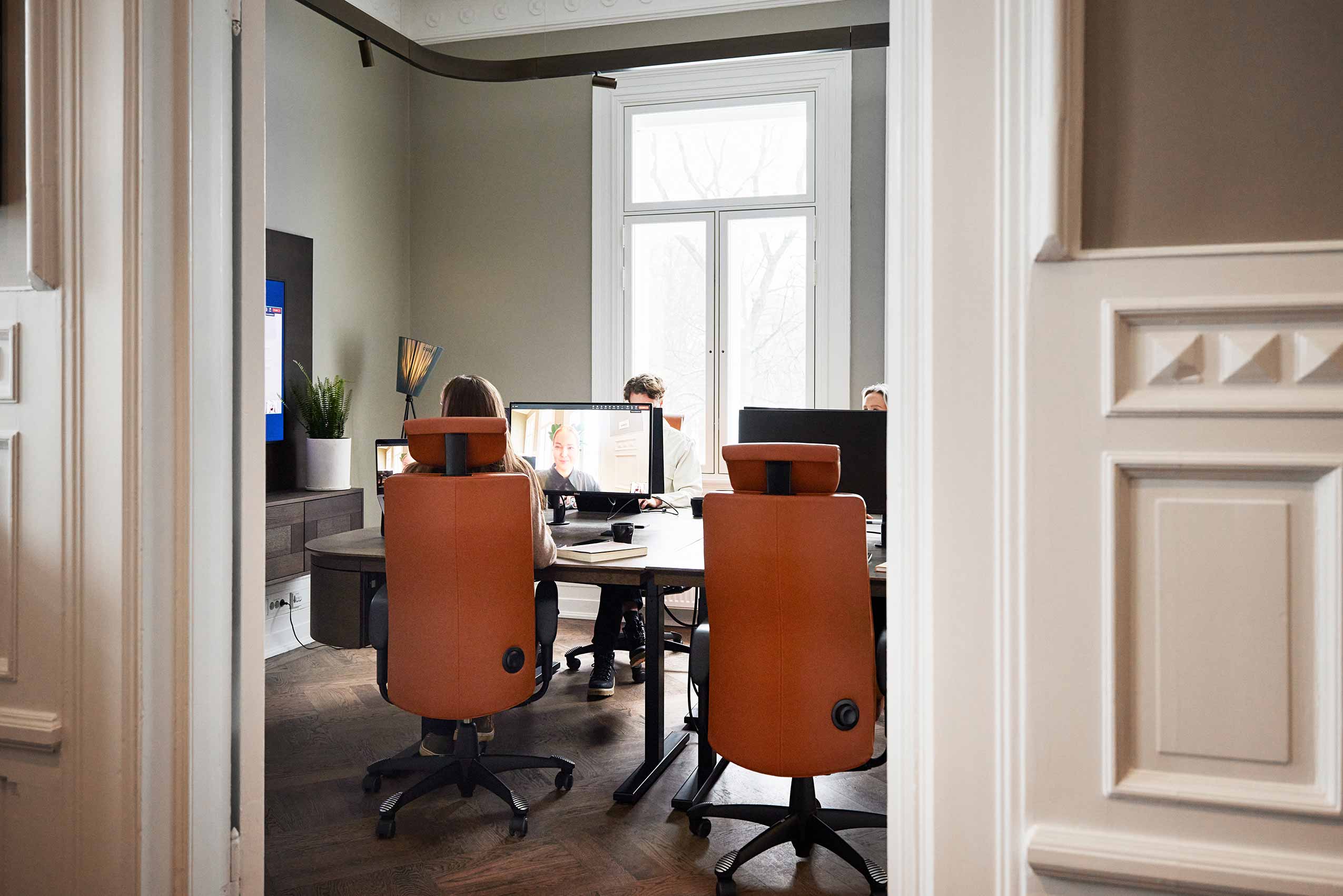 HÅG Tribute chairs at workstation desks at Forte Digital Office | Photo: Lars Petter Pettersen