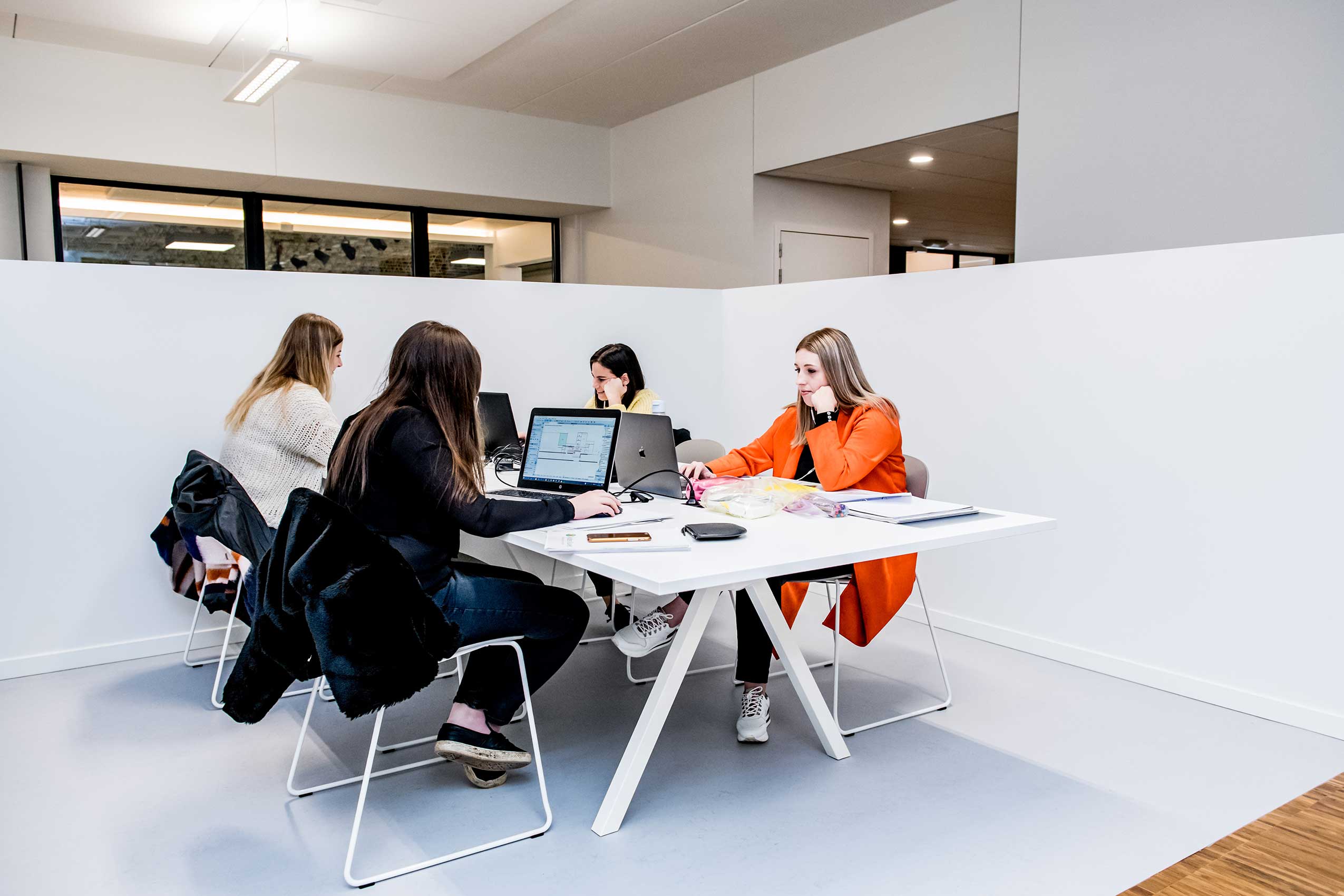 Profim Noor chairs in library study space at Hasselt University | Photo : Peter Van de Wile, Studio Laroue