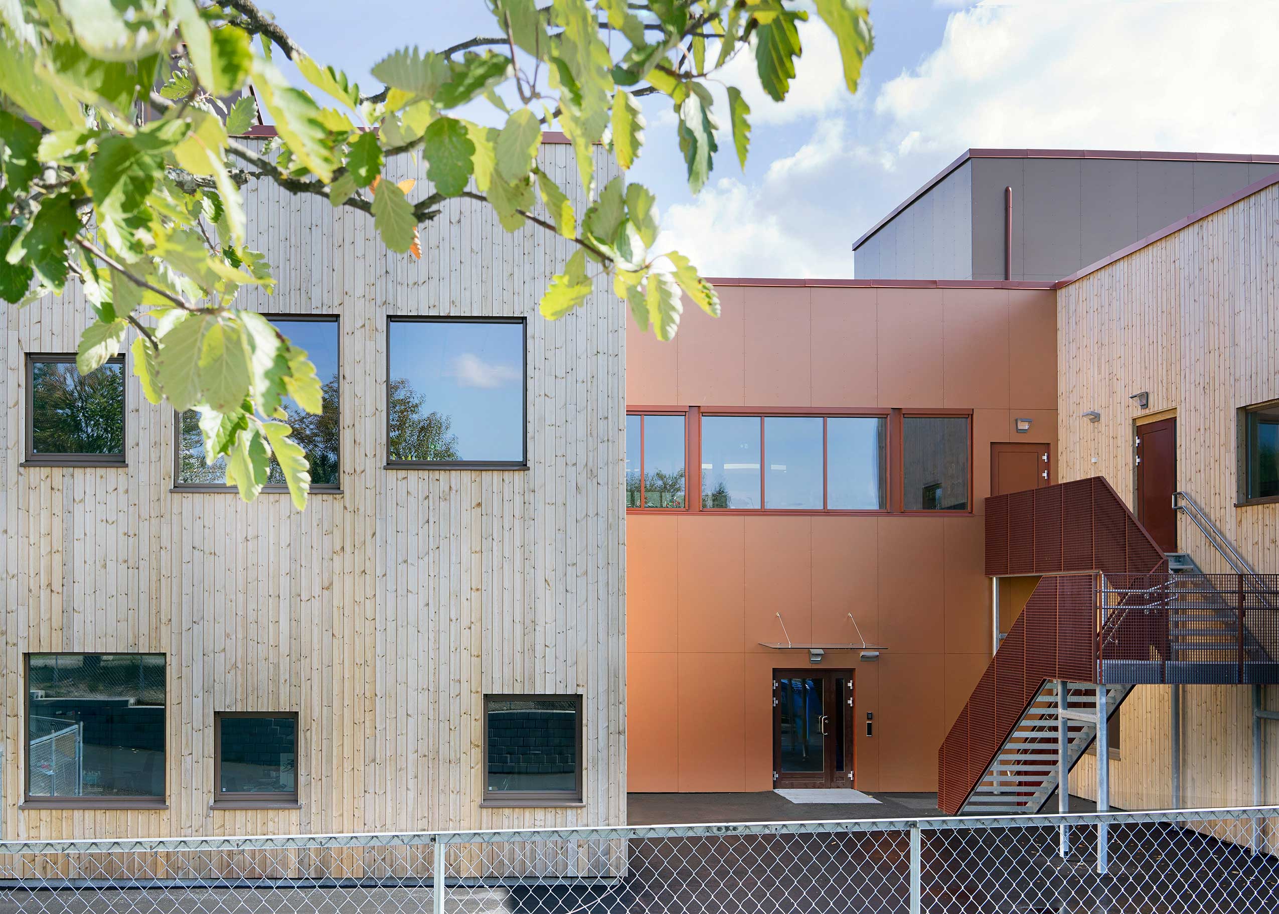 Exterior of Hebekk School | Photo : Eli Haugen Sandnes