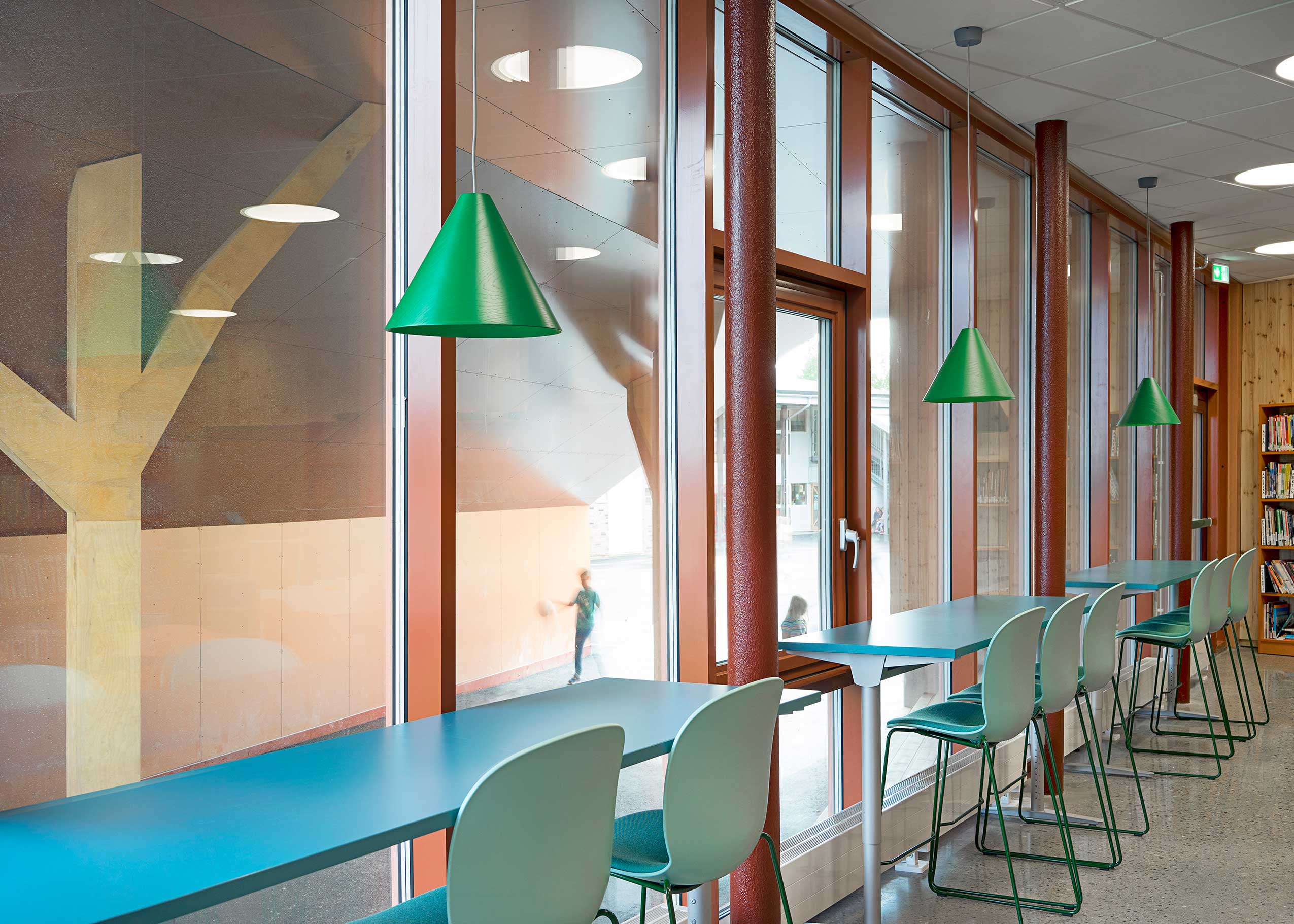 Profim Noor Up chairs in library at Hebekk School | Photo : Eli Haugen Sandnes
