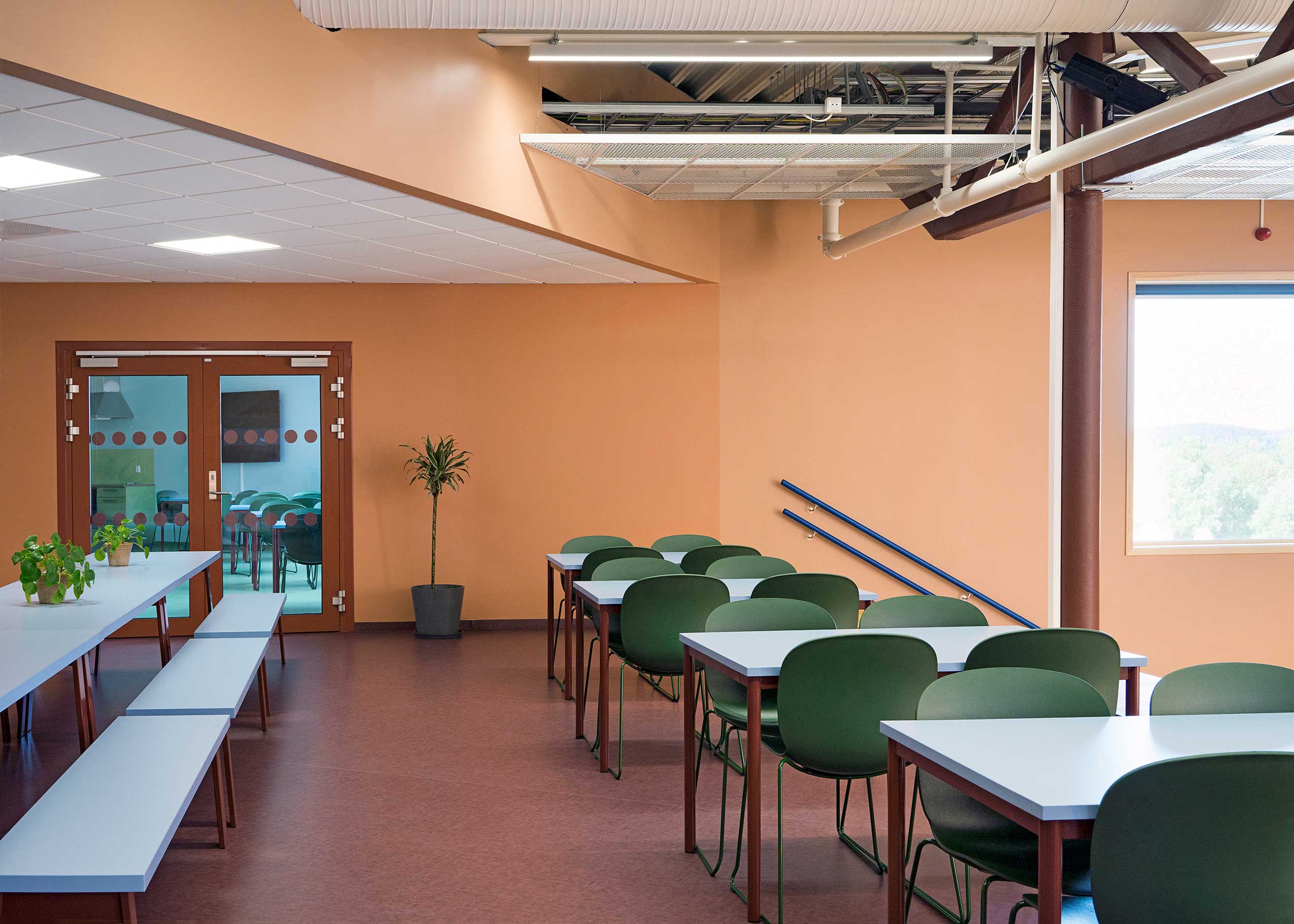 Profim Noor Sledgebase in dining room at Hebekk School | Photo : Eli Haugen Sandnes