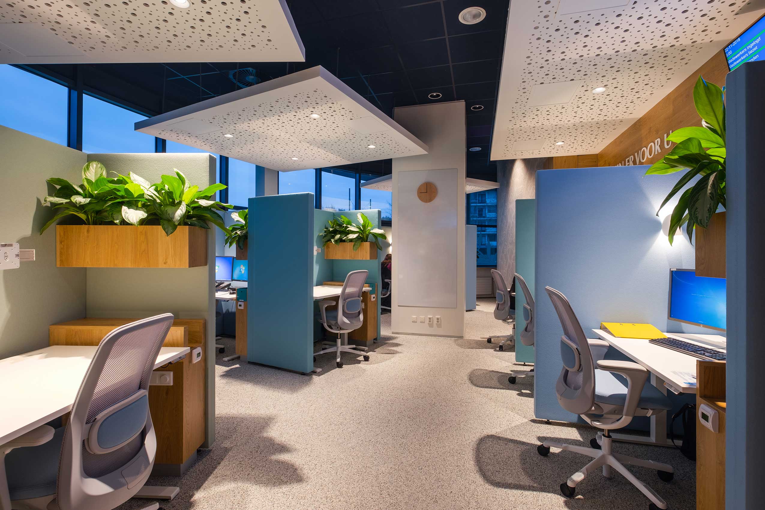 HÅG SoFi chairs in call centre office space | Photo : Sven Verbruggen