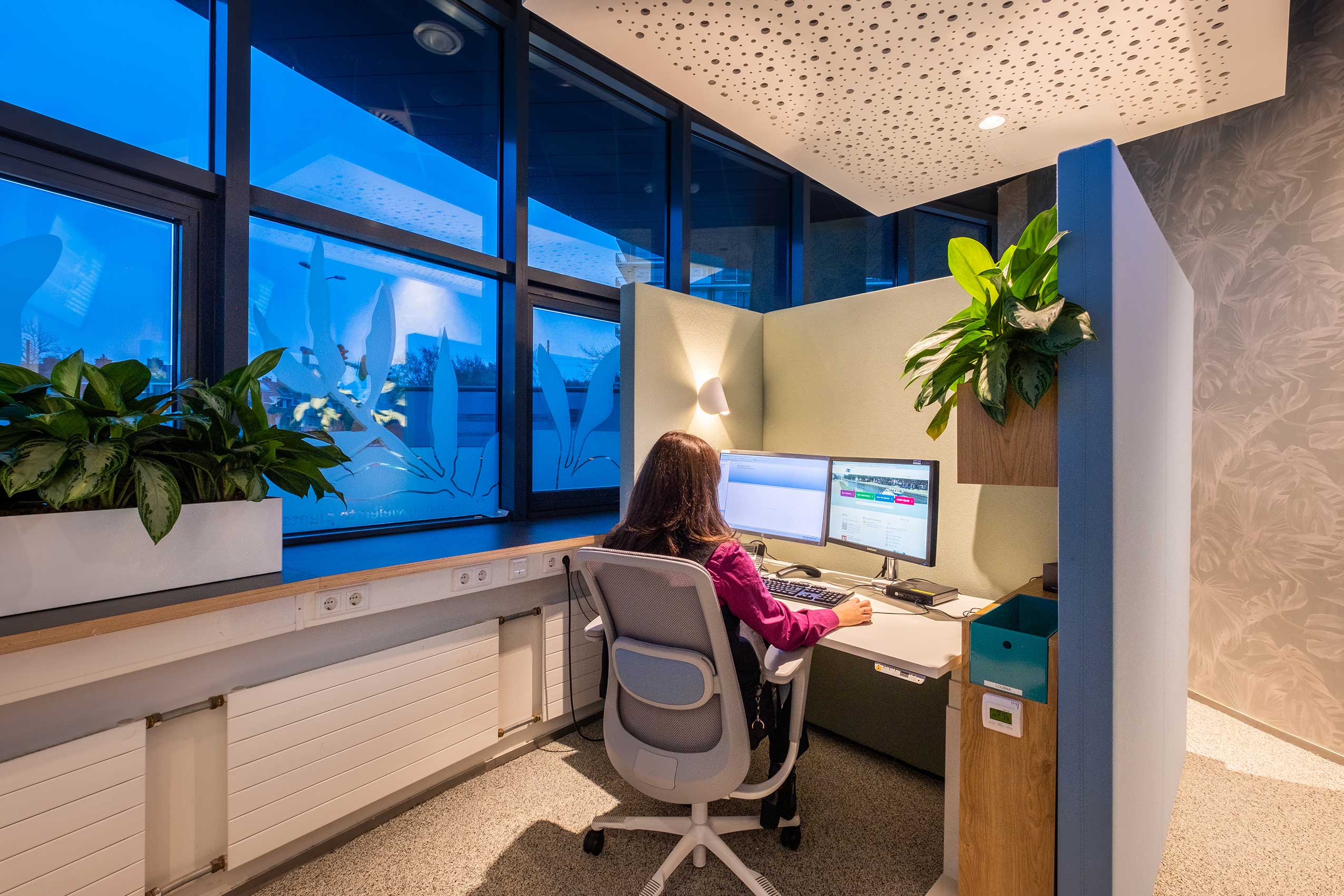 HÅG SoFi chairs in call centre office space | Photo : Sven Verbruggen