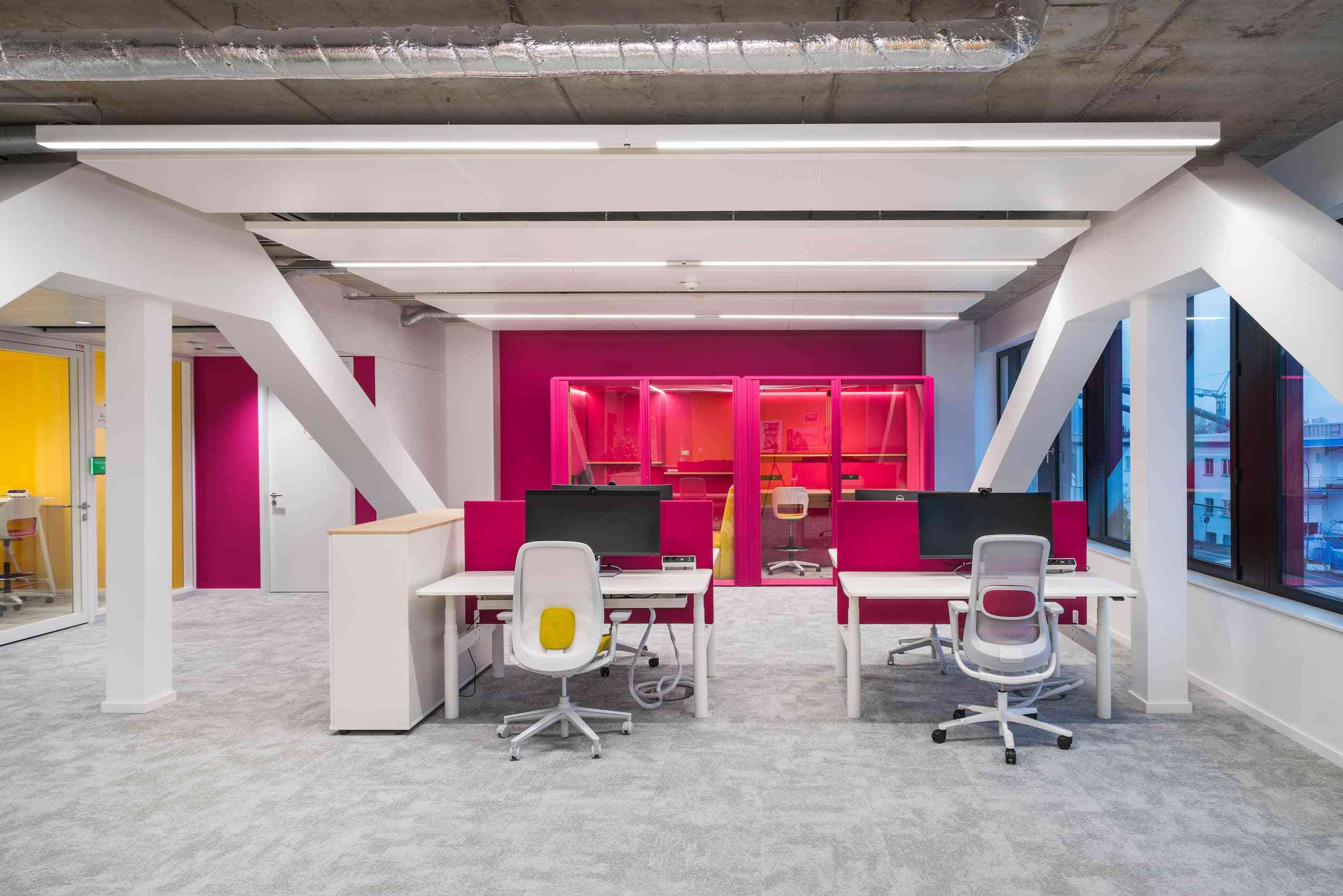 Interior of Lorenz office, featuring hag sofi and profim pace. Photographer: Kristof Lemp, Darmstadt