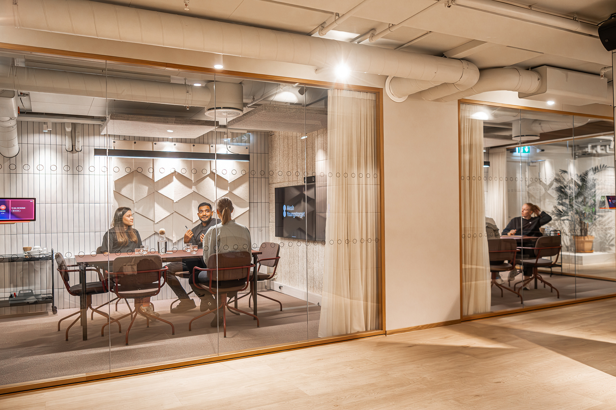 Profim Normo chairs in meeting room at Mesh Community Youngstorget | Photo : Michal Chojnacki