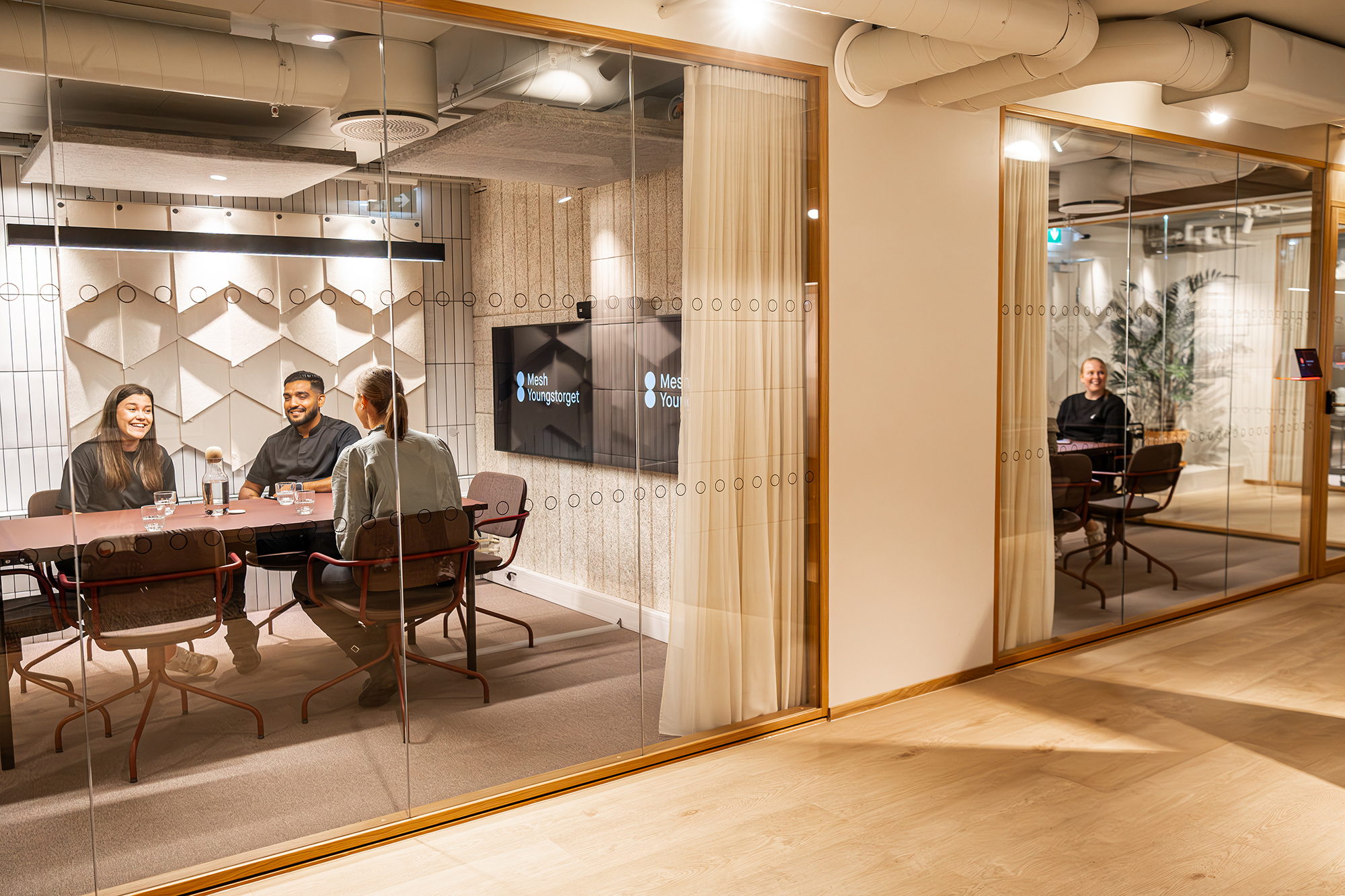 Profim Normo chairs in meeting room at Mesh Community Youngstorget | Photo : Michal Chojnacki