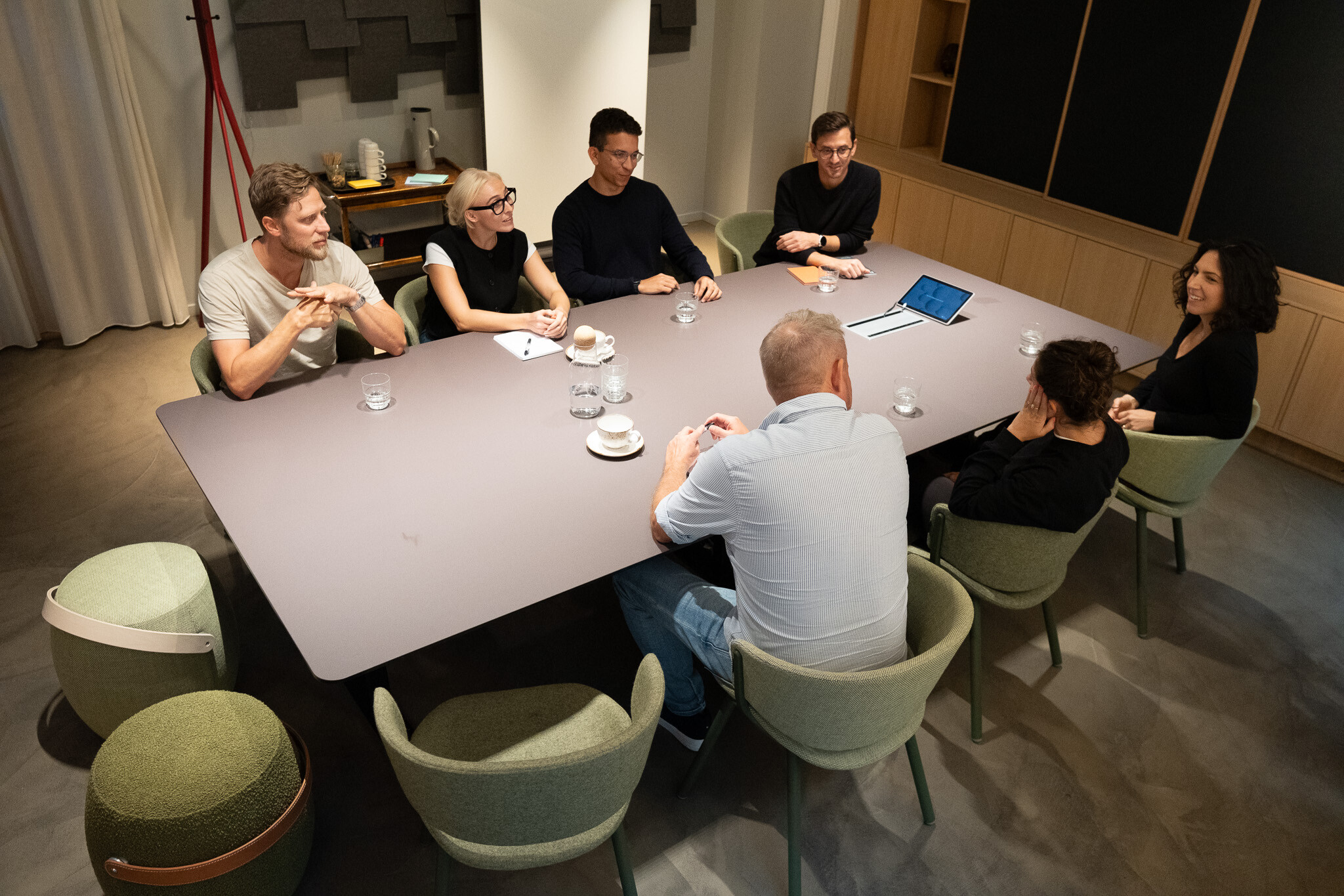 Profim Nu and Offecct Carry On chairs in meeting room at Mesh COmmunity Youngstorget | Photo : Michal Chojnacki