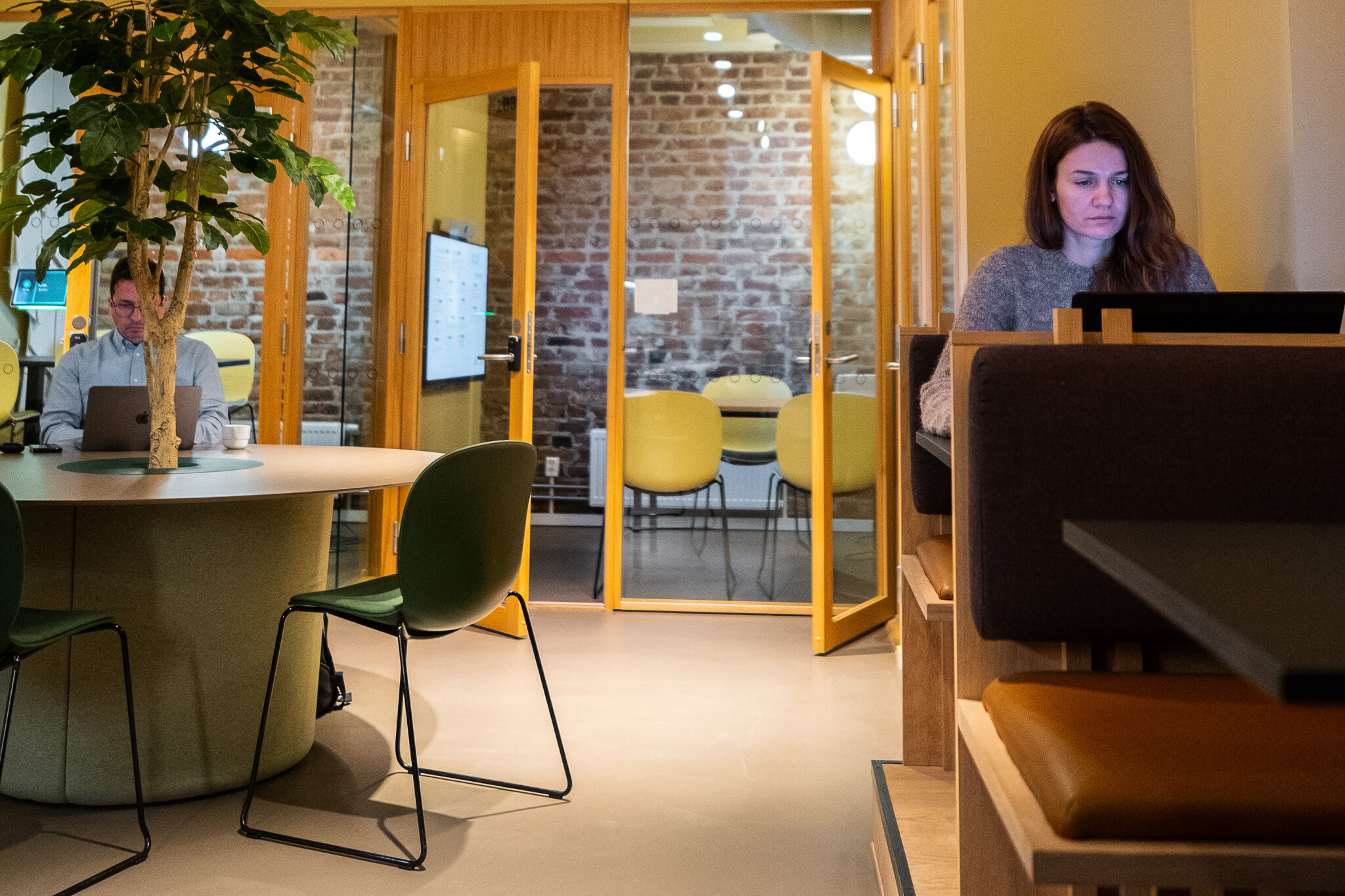 Profim Noor chairs in open workspace at Mesh Community Youngstorget | Photo : Michal Chojnacki