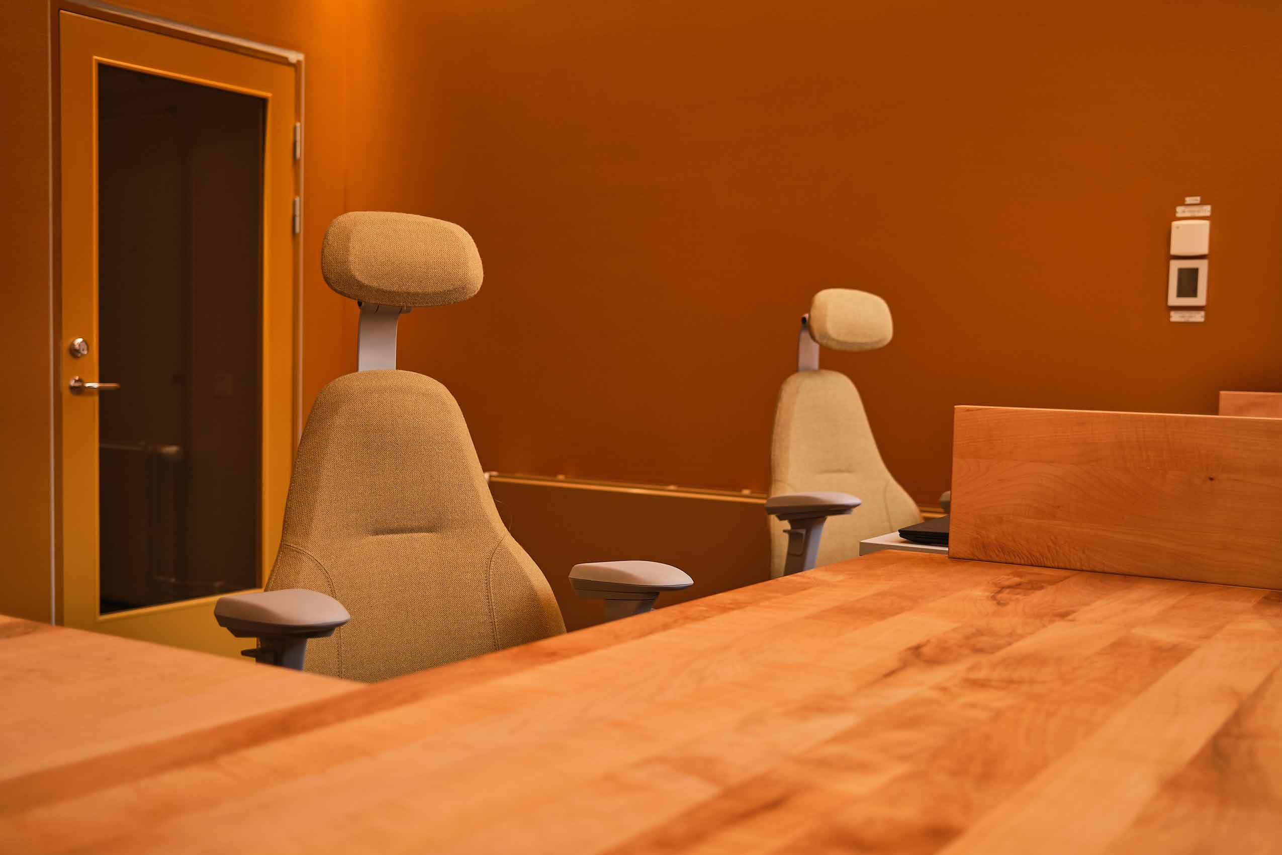 A close up of Ersta hospital reception desk with 2 RH Mereo chairs