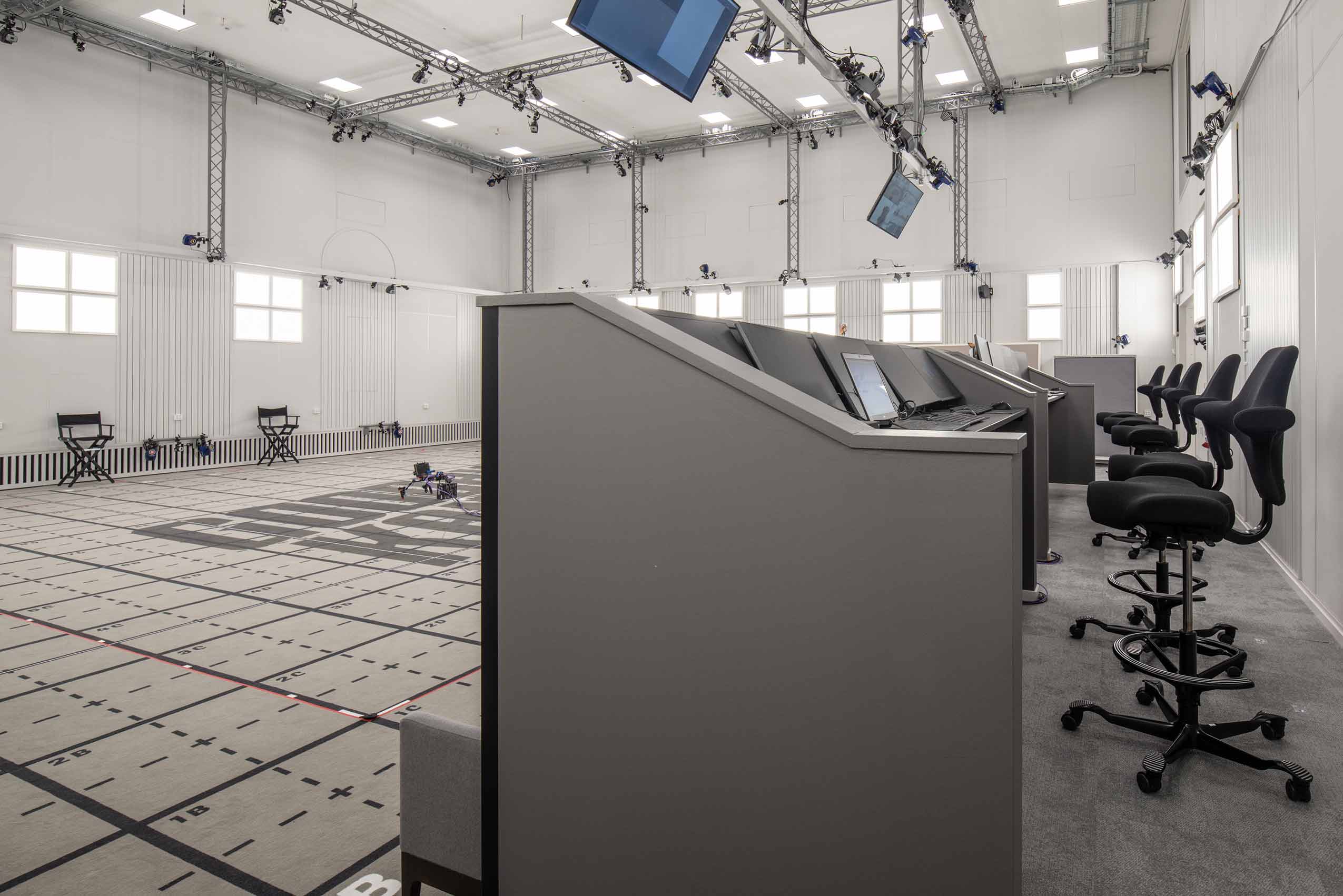 Motion capture studio at Goodbye Kansas, with HÅG Capisco chairs at computer desks | Photographer : Jason Strong
