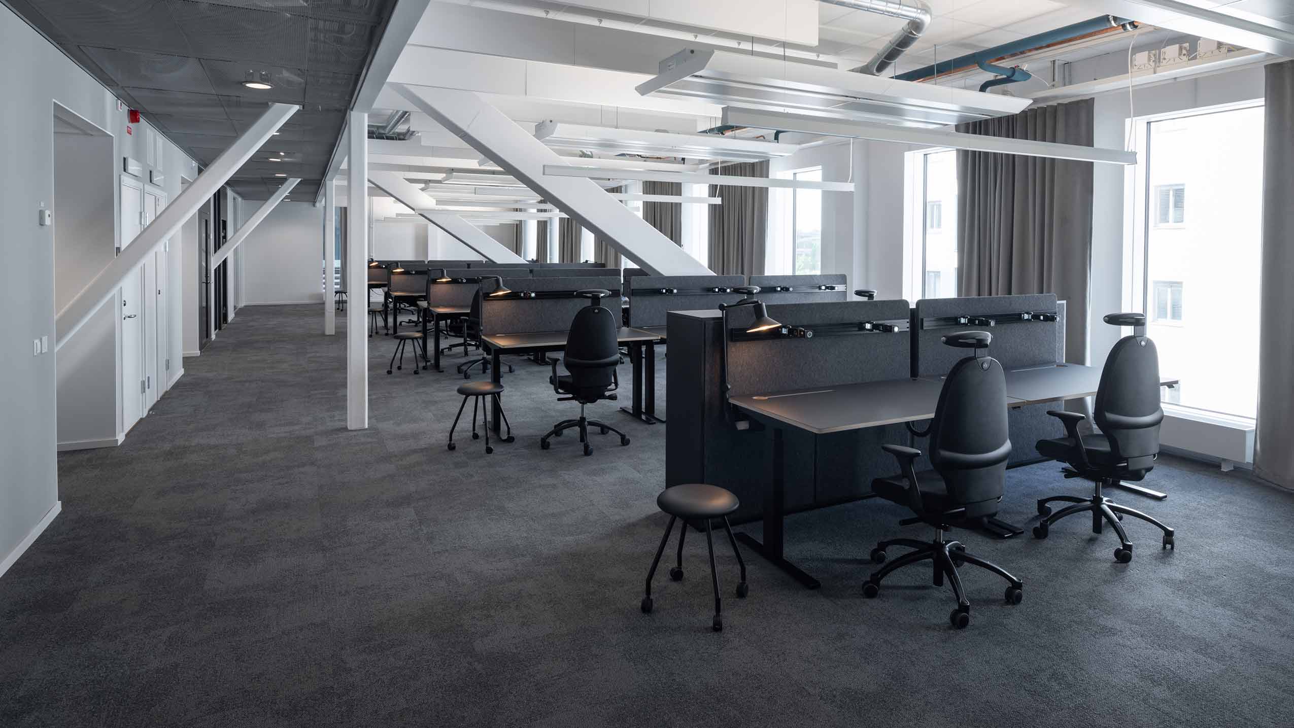 RH Extend chairs at workstations in office space at Goodbye Kansas | Photographer : Jason Strong