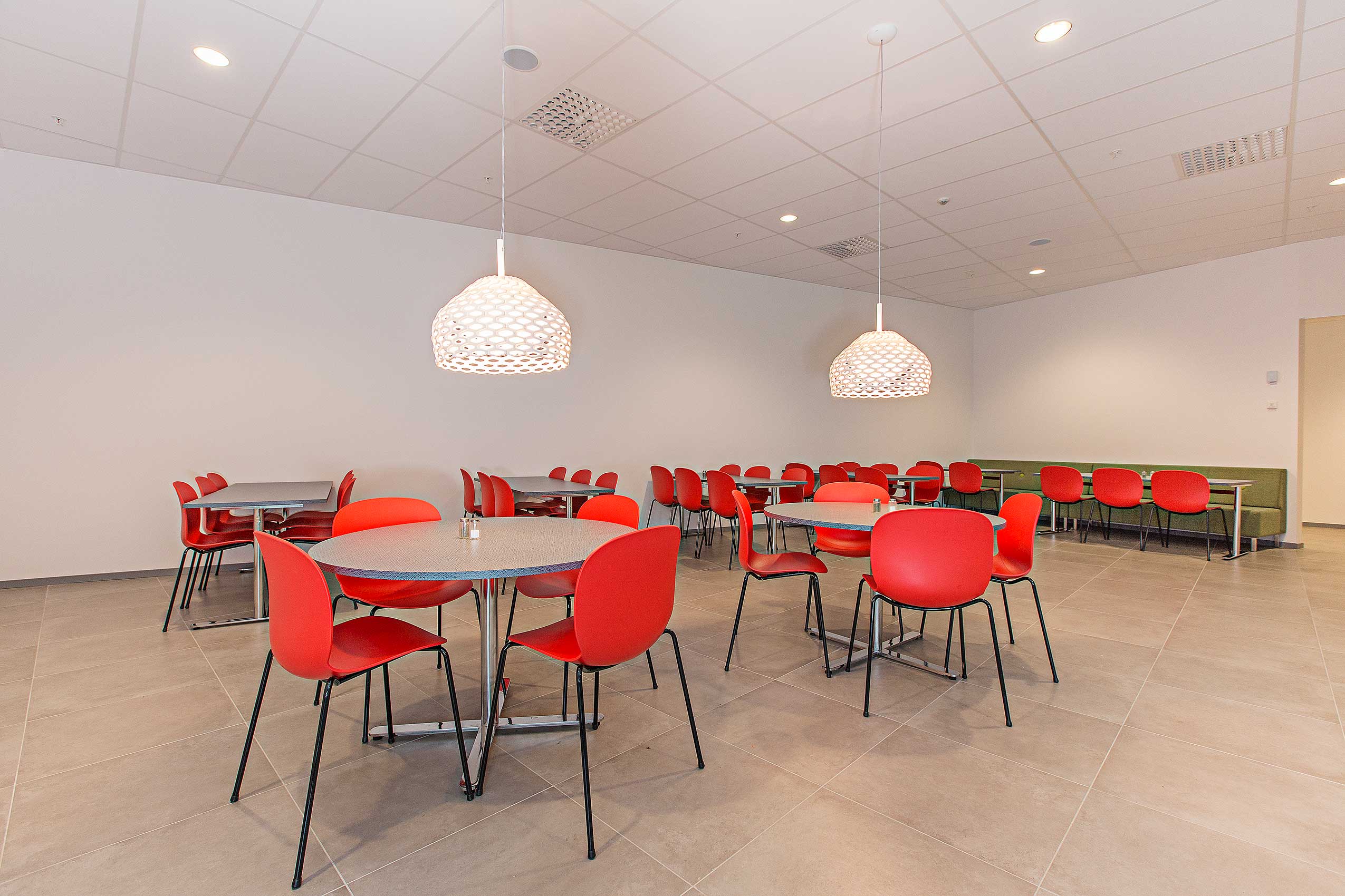 Profim Noor chairs in cafeteria at Minerva School | Photo : Per Kjell