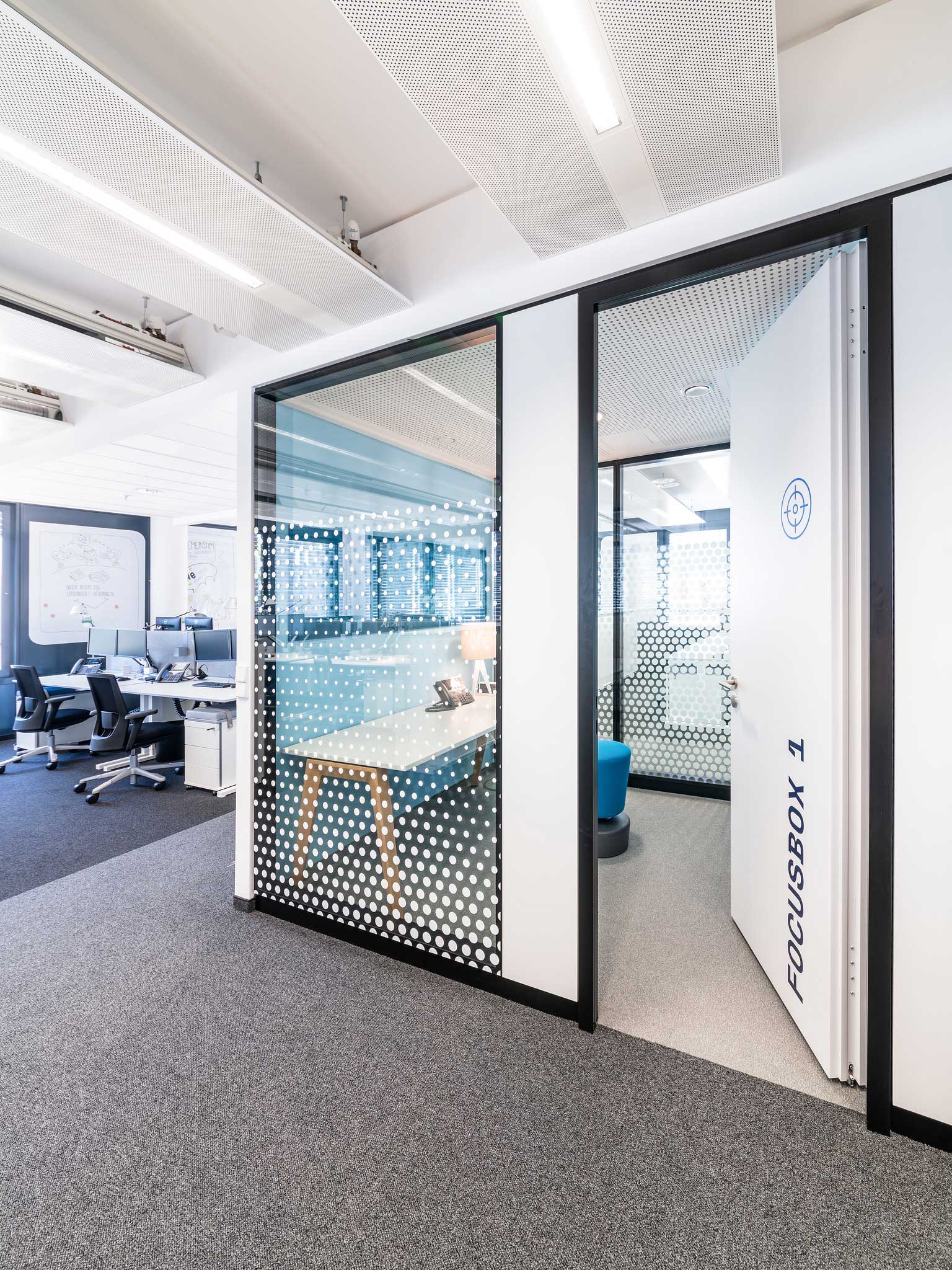 HÅG Futu chairs in open office space and Profim Mickey in private office at Mundipharma | Photo : Kristof Lemp