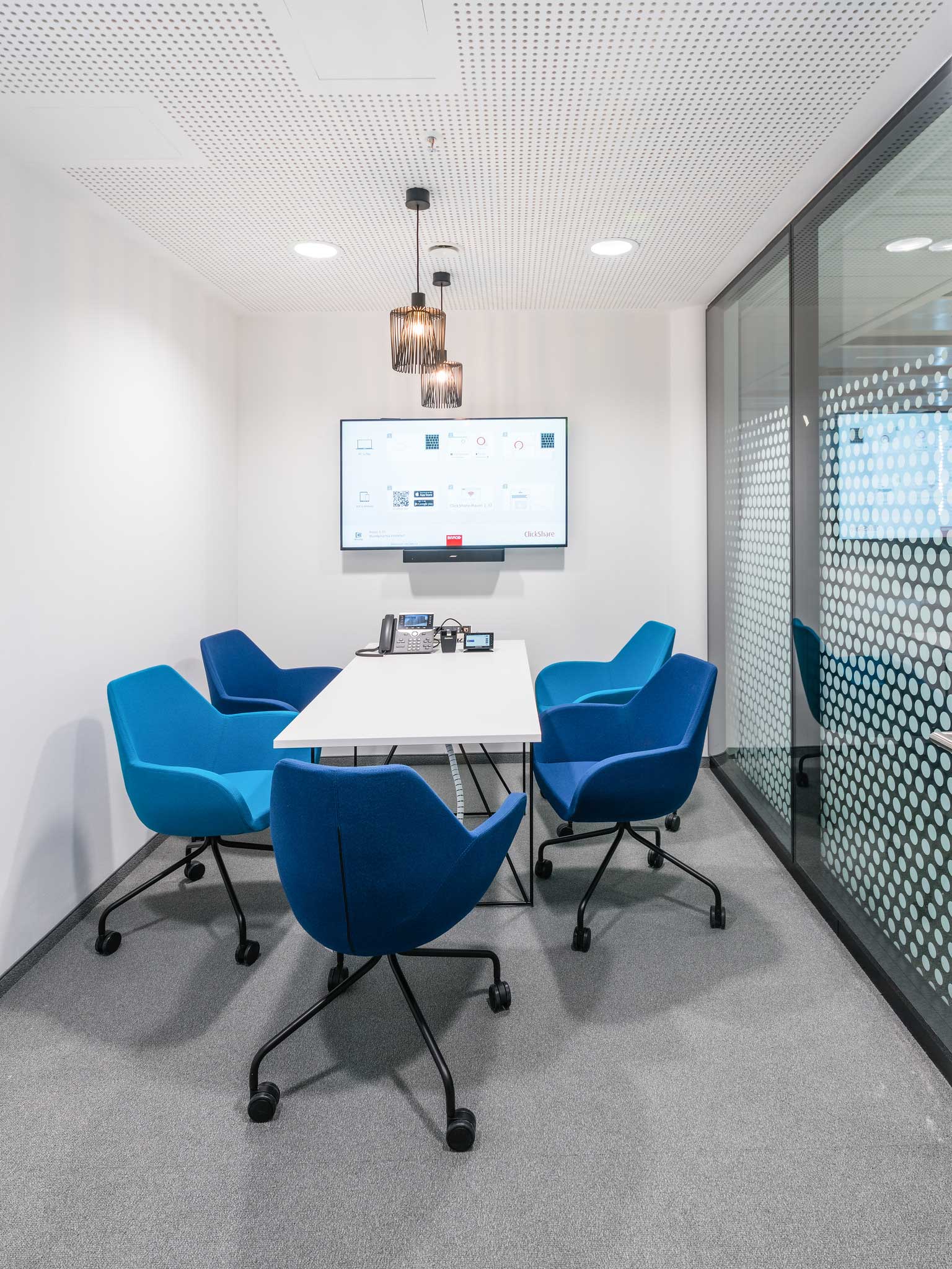 Profim Fan in meeting room at Mundipharma | Photo : Kristof Lemp