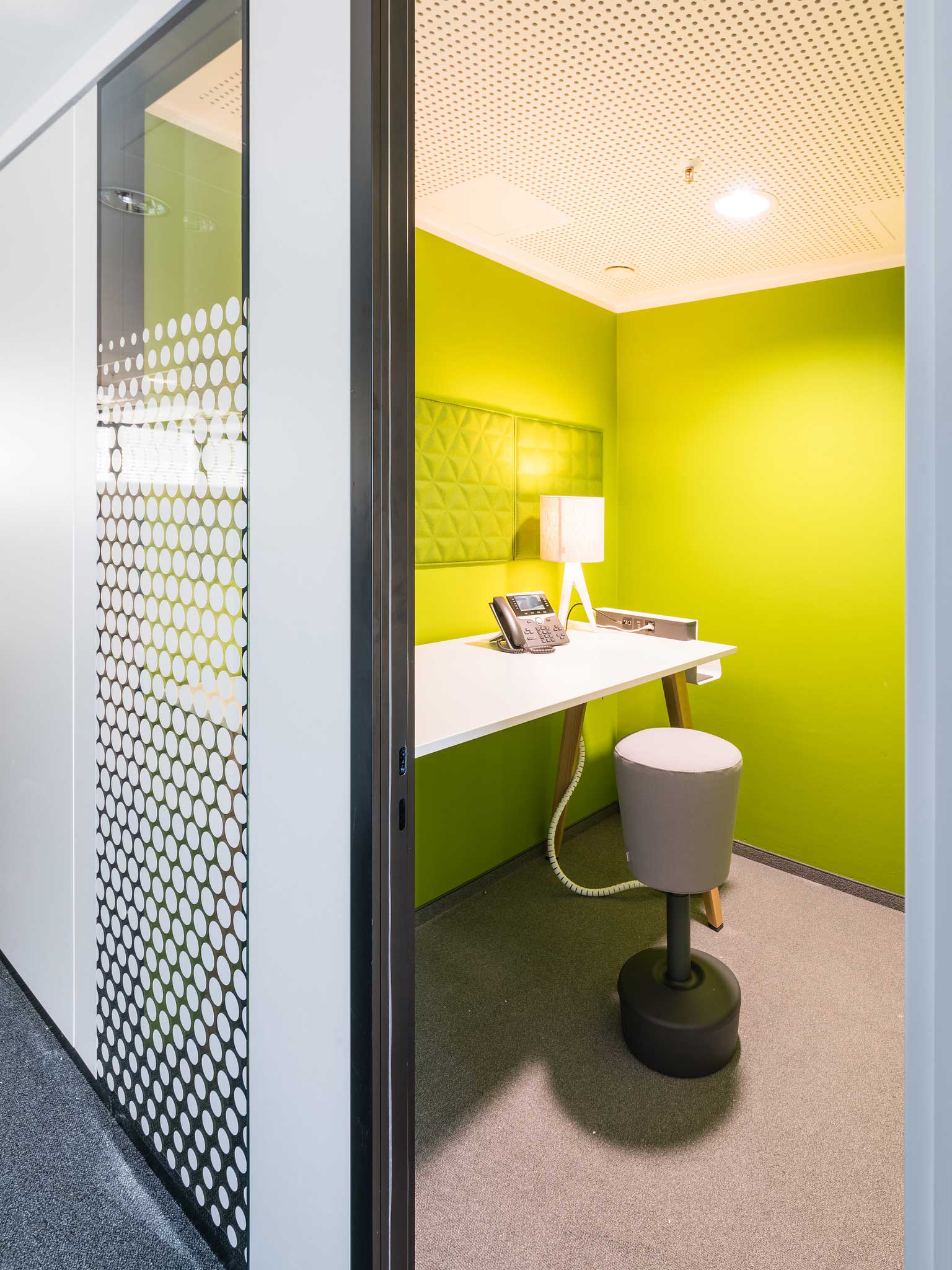 Profim Mickey in private booth at Mundipharma | Photo : Kristof Lemp