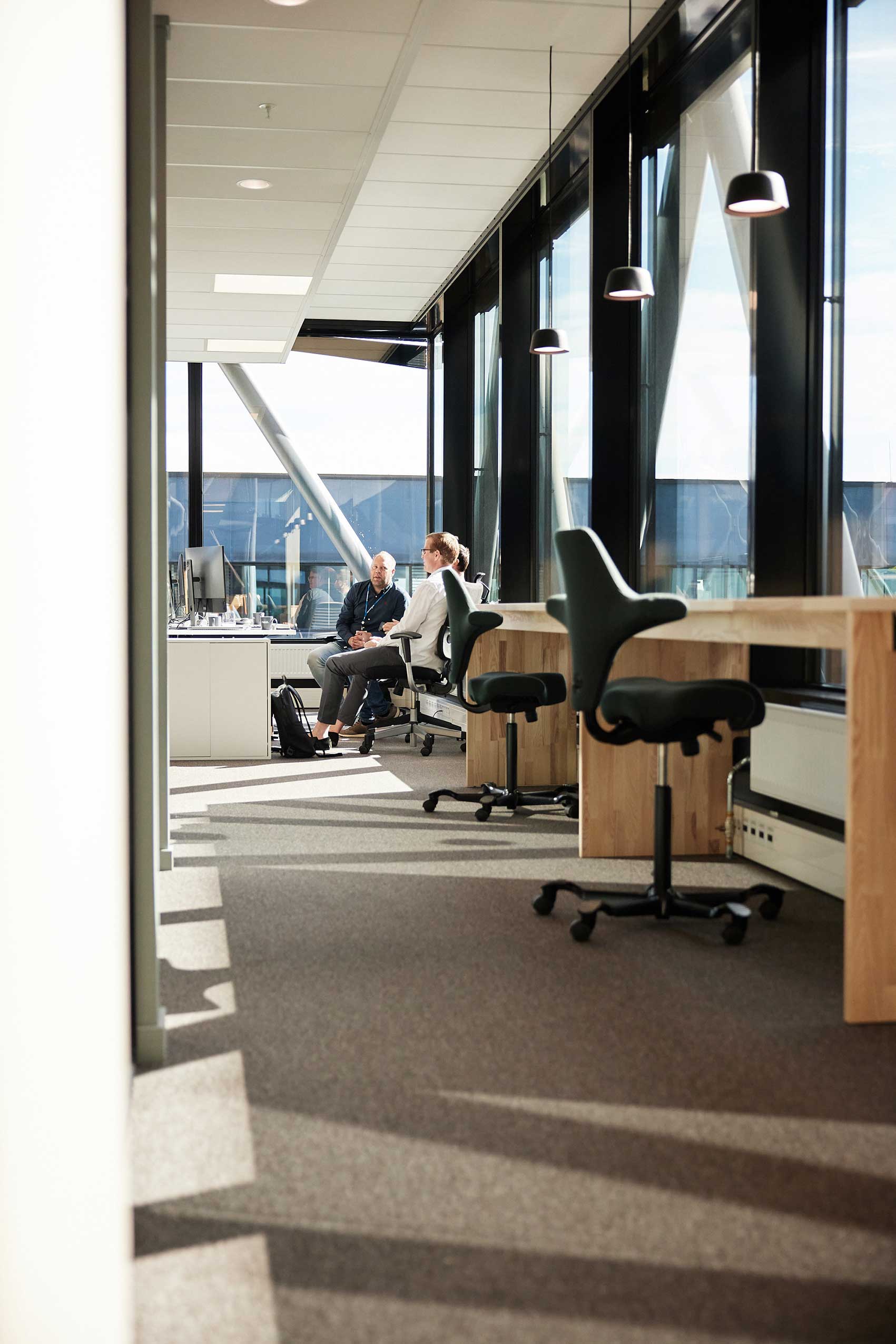 HÅG Capisco chairs in collaborative spaces at Neat Office | Photo : Lars Petter Pettersen