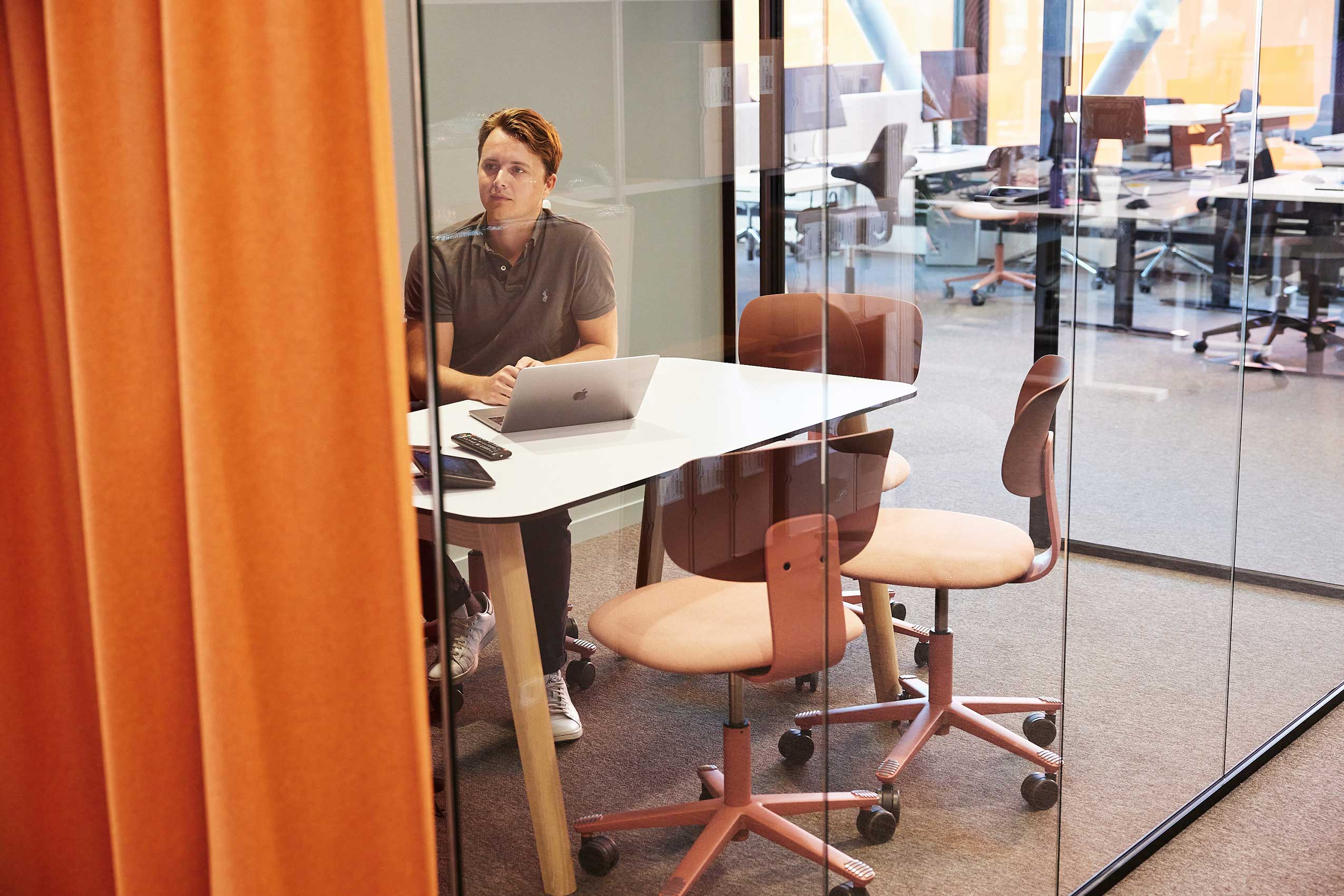 HÅG Tion chairs in meeting room at Neat Office | Photo : Lars Petter Pettersen