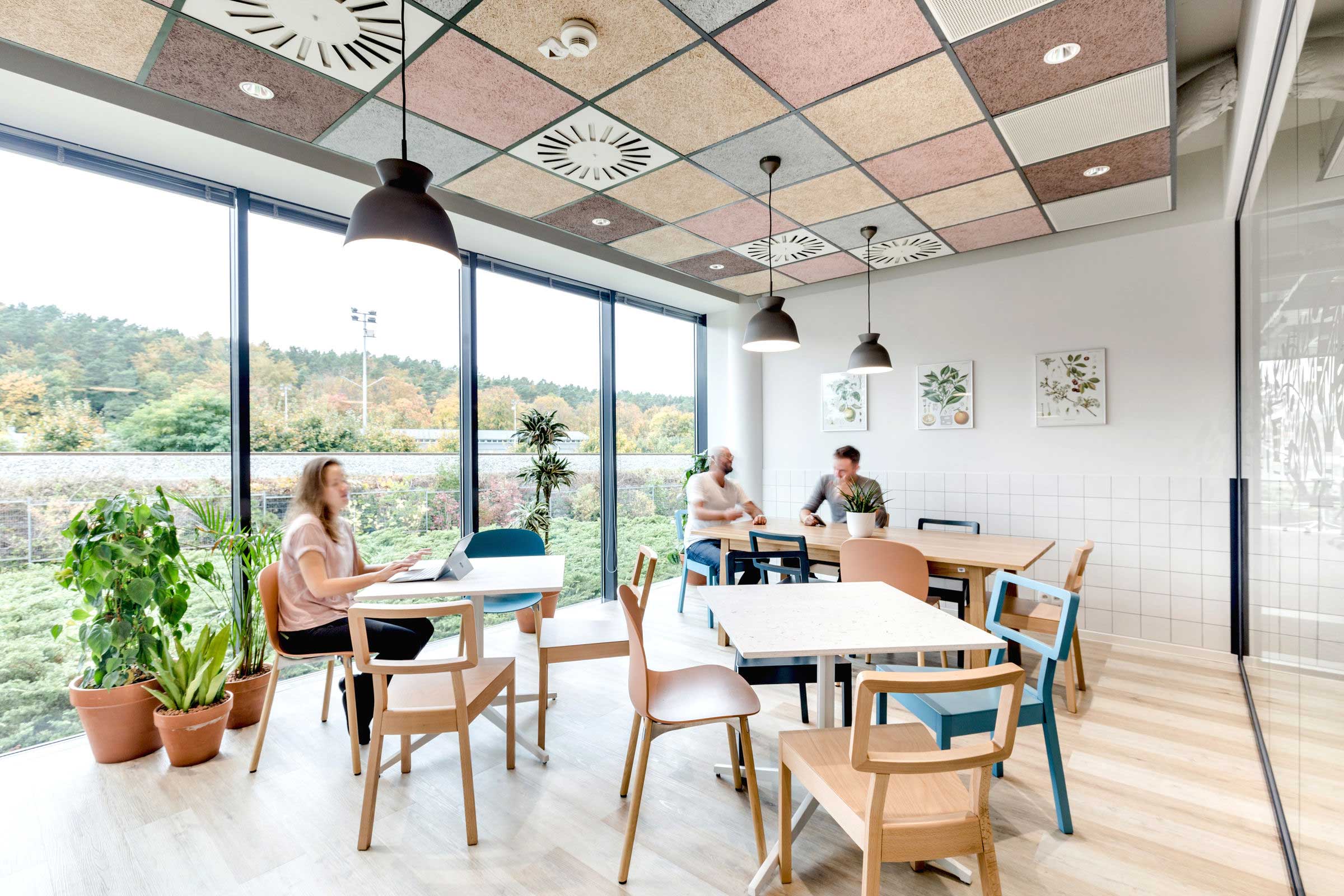 Profim Noor chairs in meeting room at Nordea offices | Photo : Adam Grzesik