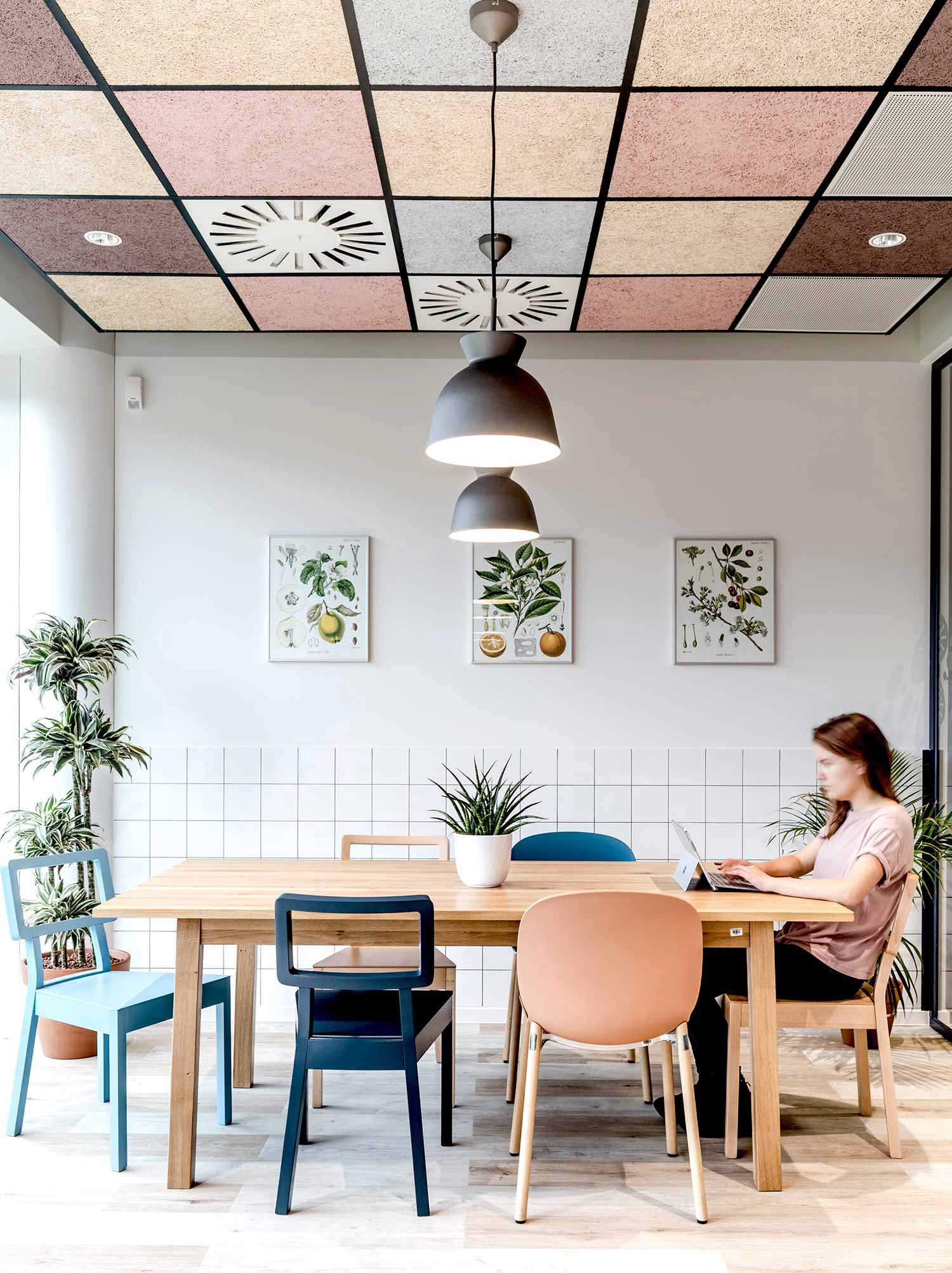 Profim Noor chairs in meeting room at Nordea offices | Photo : Adam Grzesik