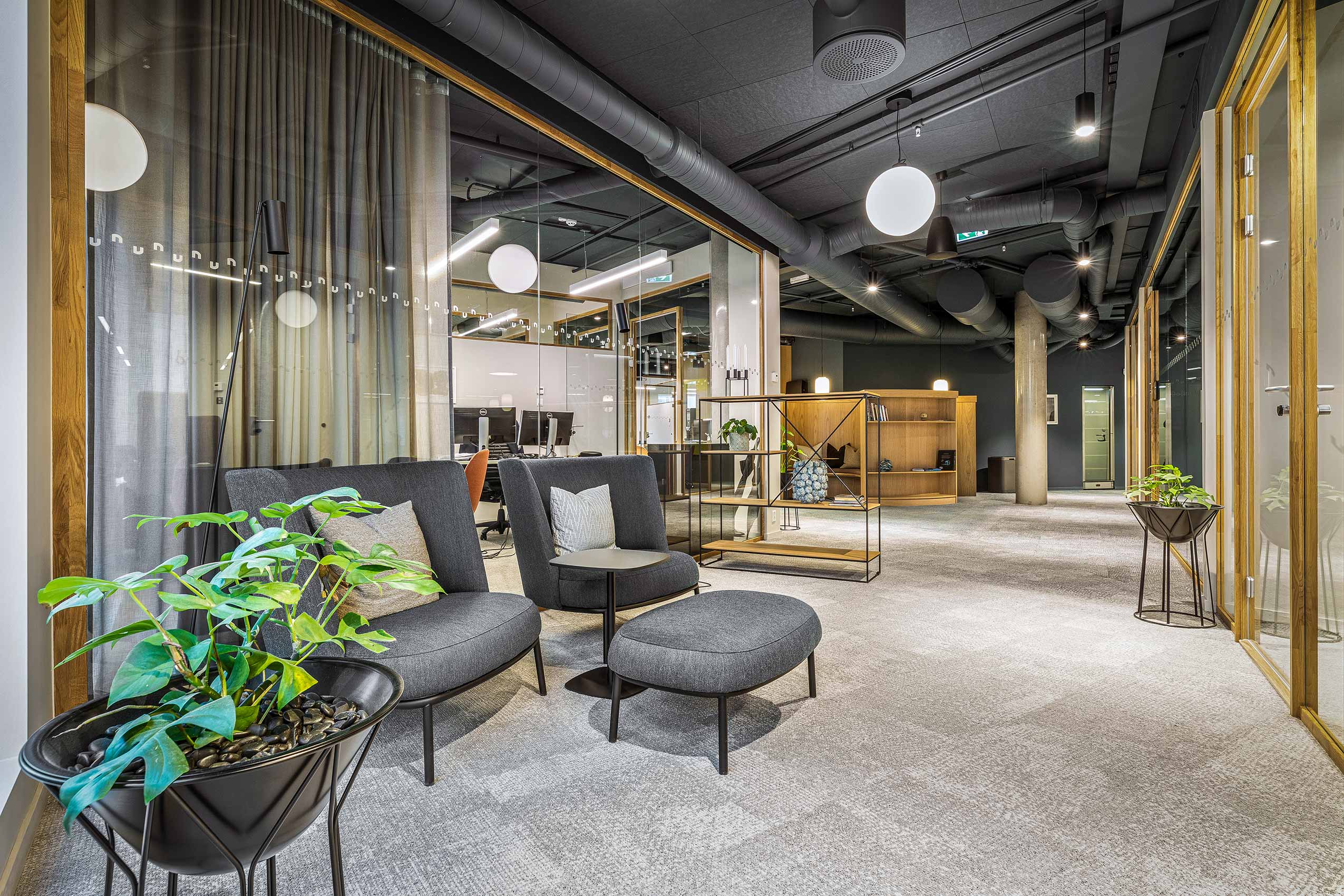 Offecct Shift chairs in hallway at Nostet Bergen office | Photographer: Anders Garmel