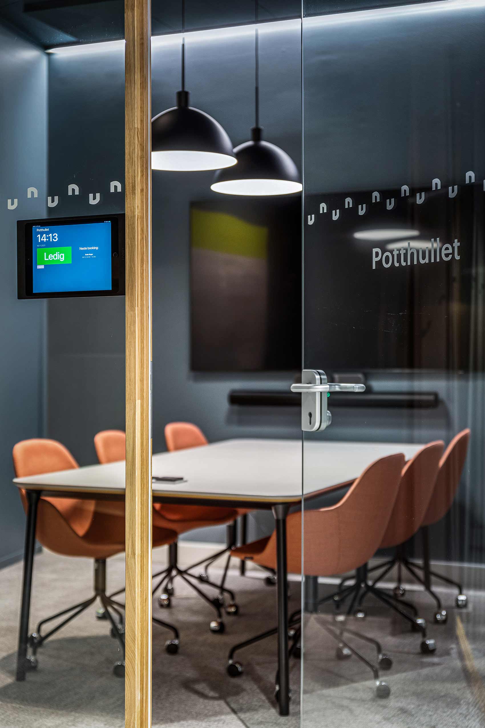 Offecct Palma in meeting room at Nostet Bergen Office | Photographer: Anders Garmel