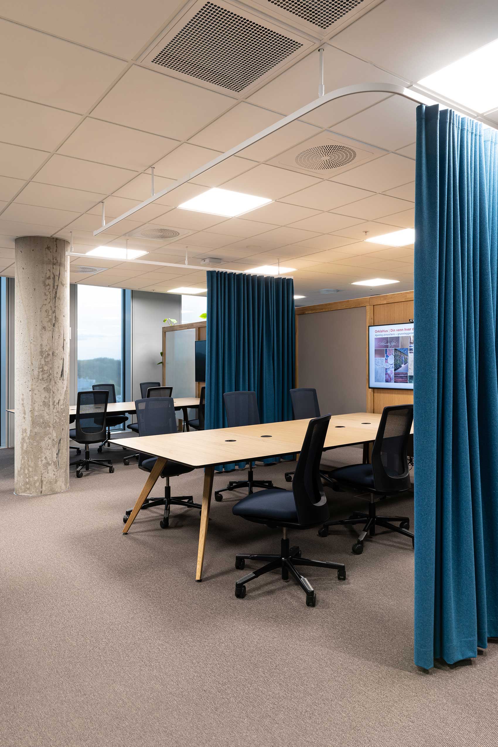 HÅG Futu chairs at meeting table at Orkla | Photo: Niklas Hart
