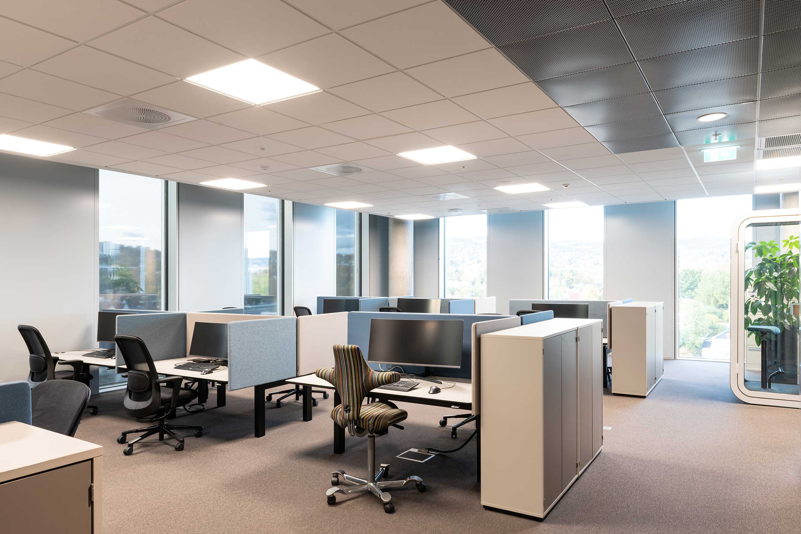 HÅG SoFi and Capisco chairs at workstations at Orkla | Photo: Niklas Hart