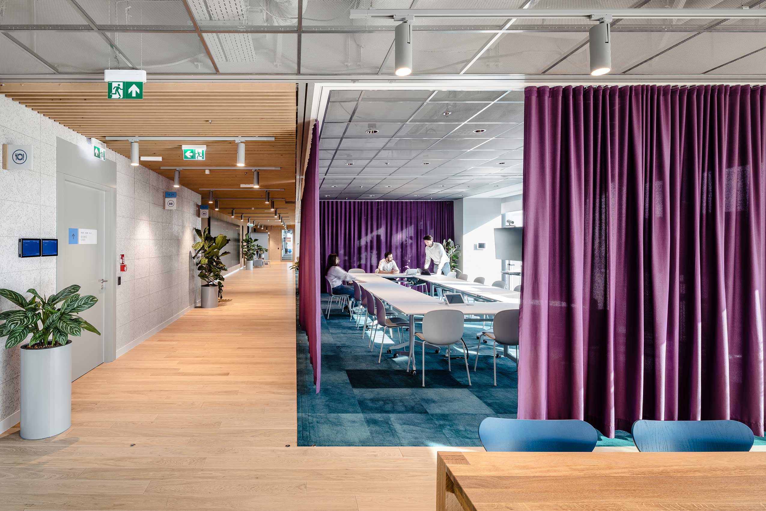 Profim Noor chairs in meeting space at Orsted offices | Photo: Adam Grzesik