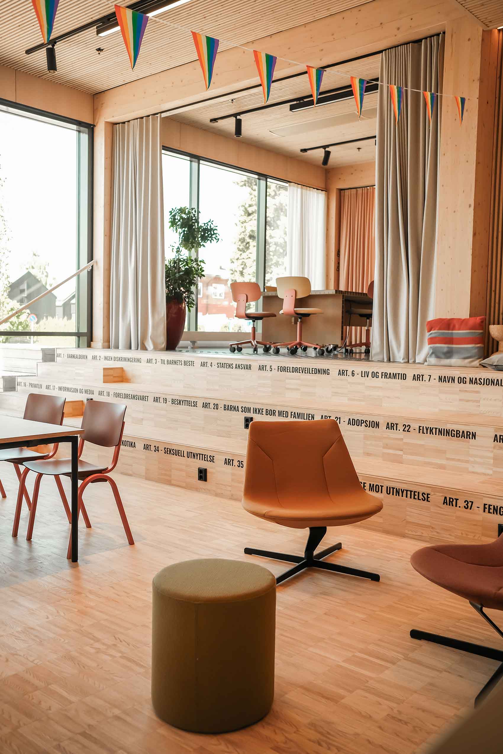 portrait photo of Redd Barna office interior in Oslo, featuring Flokk chairs