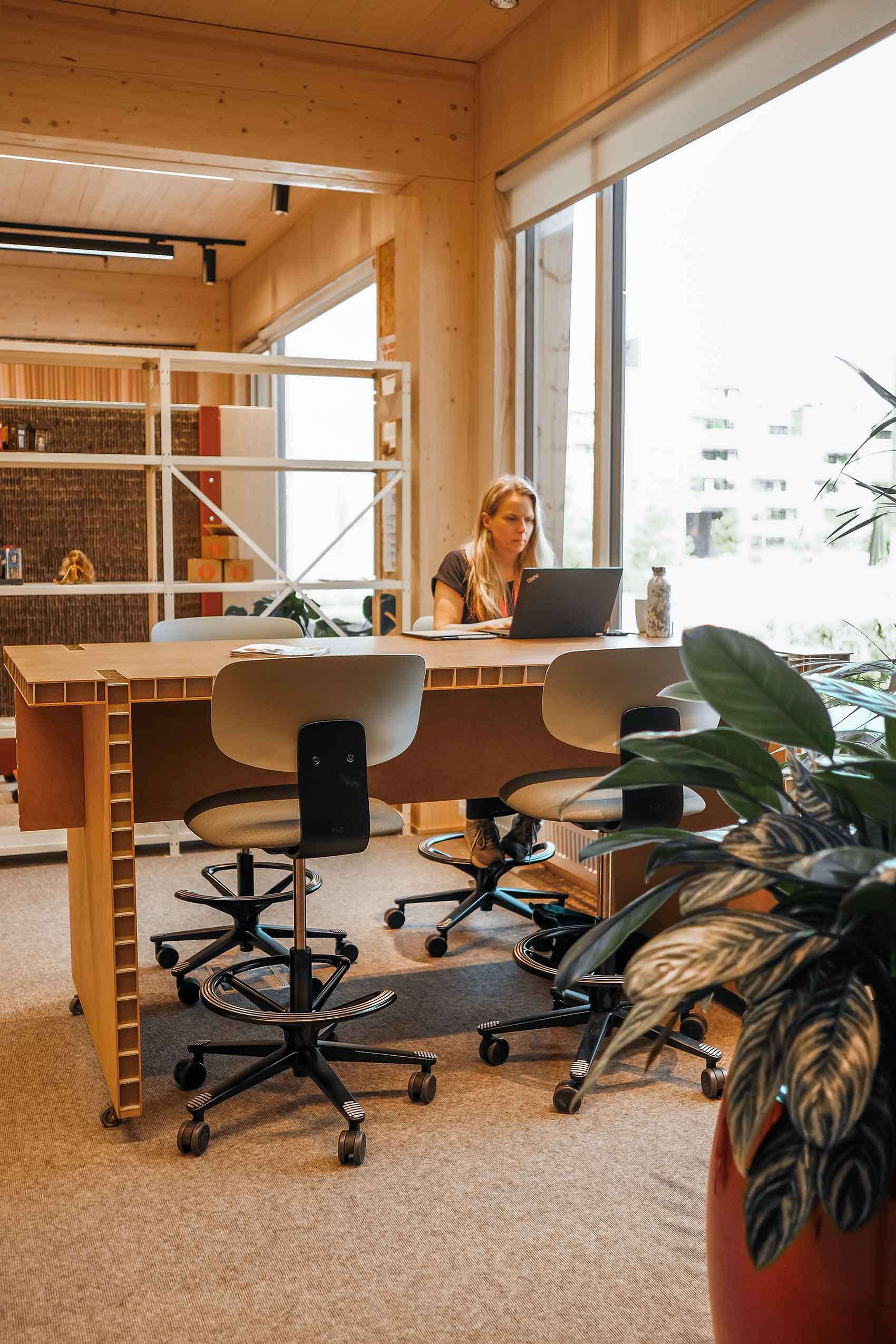 A person sat on a HÅG Tion chair at a raised desk in Redd Barna's Oslo office
