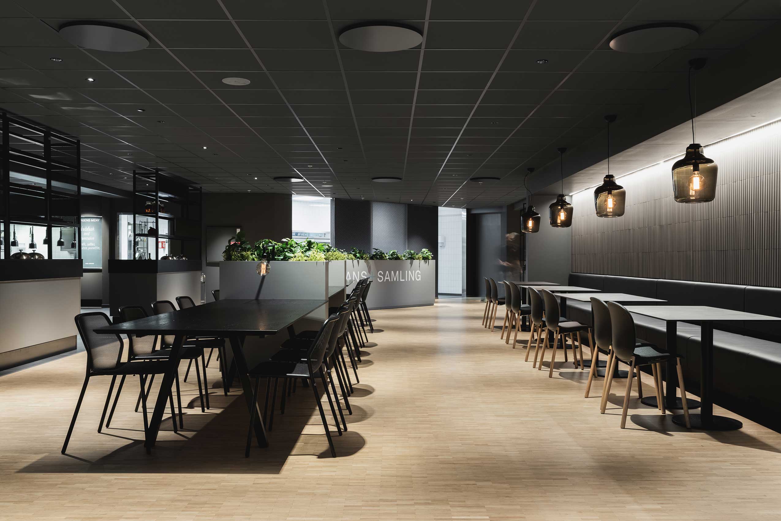 Profim Noor chairs in dining area at Rosenholm Campus | Photo : Dag Randen