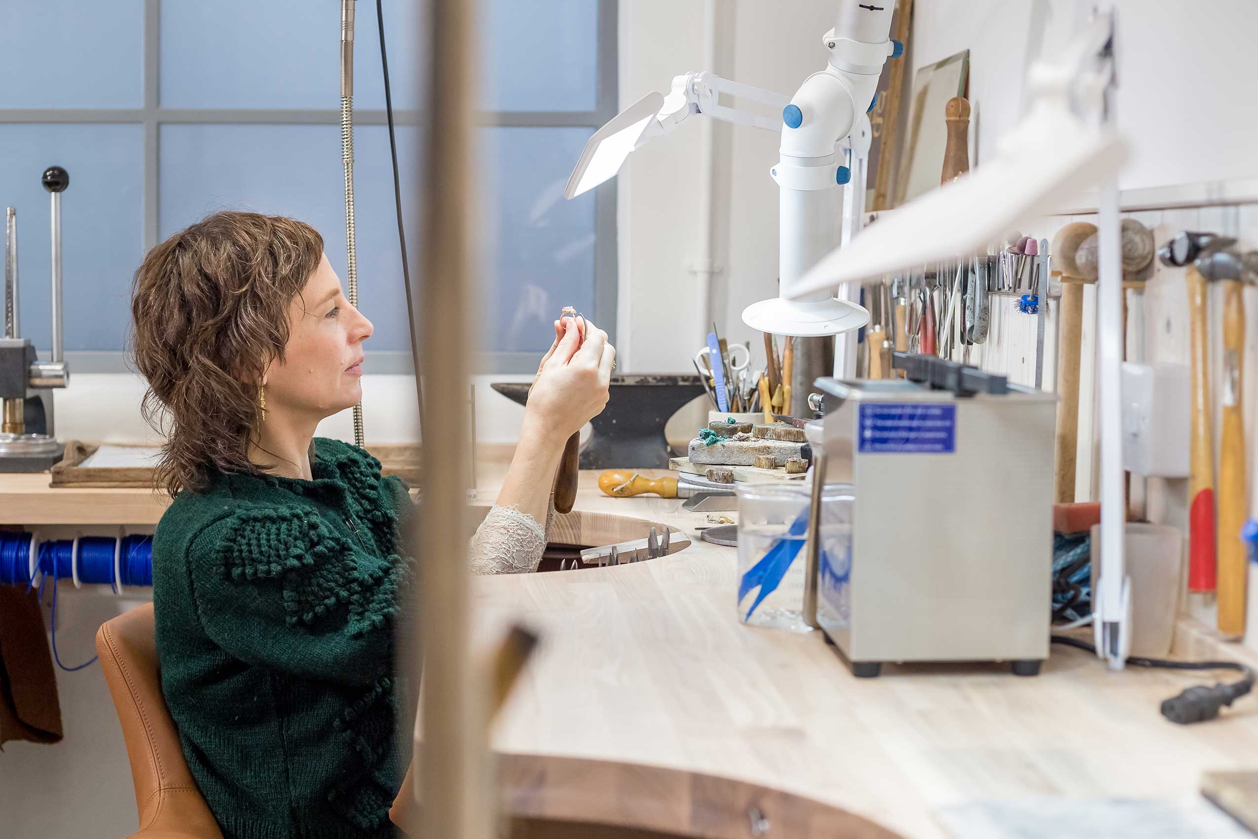 HÅG Capisco chairs in workshop space of Ruth Tomlinson Jewellery Atelier | Photo : Tom Seward