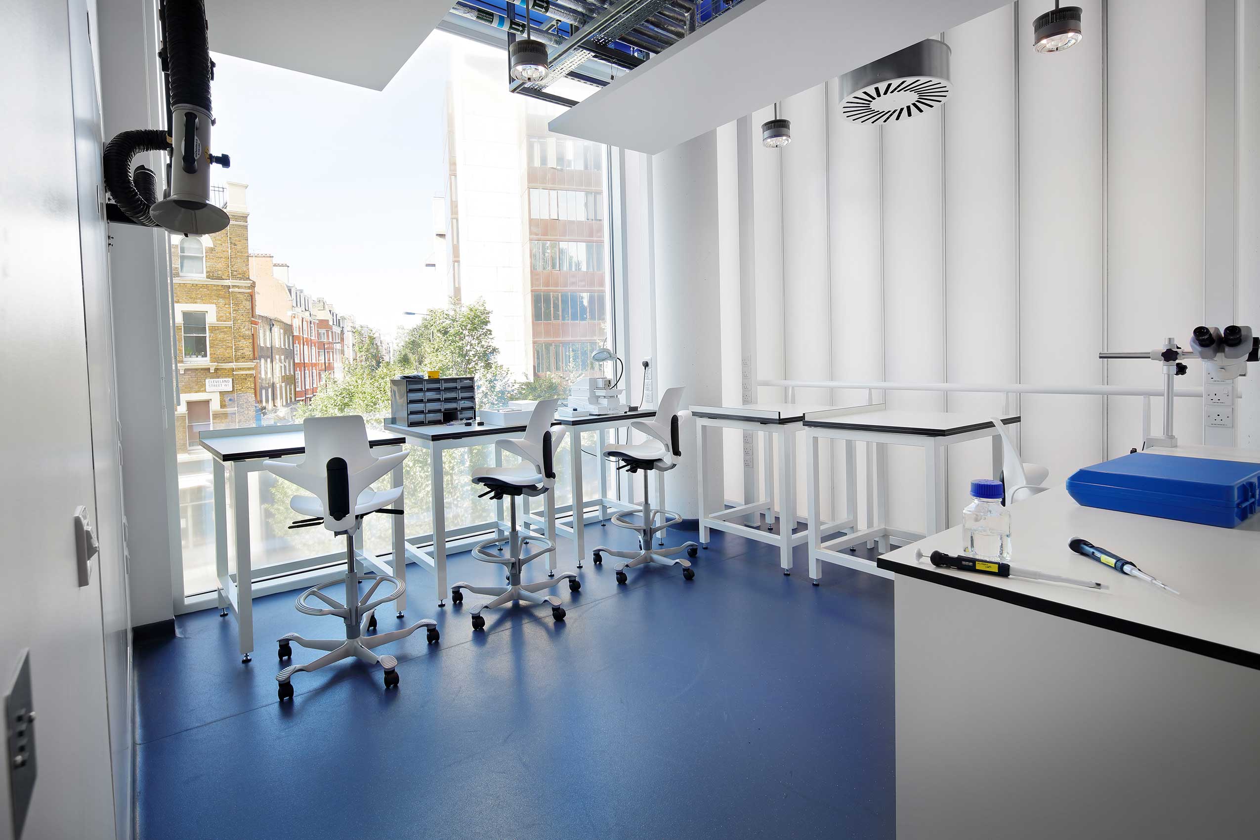 flokk-interior-ucl-sainsbury-wellcome-centre-hag-capisco-puls_03
