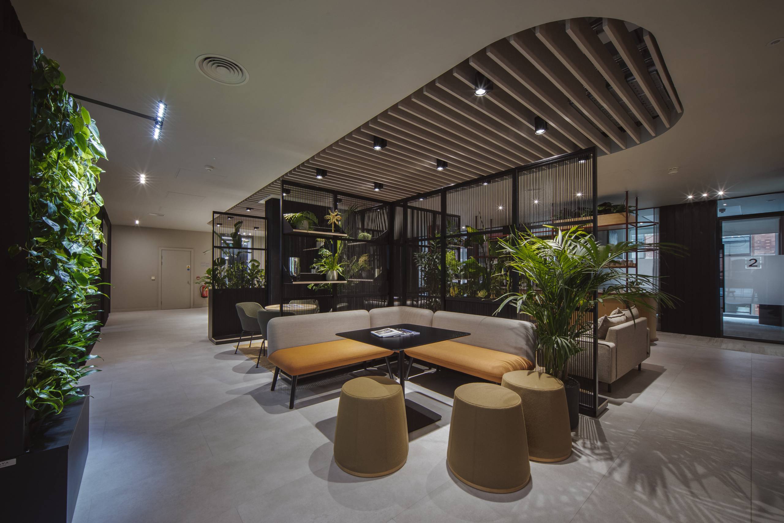 Connection Harp and Rollie chairs in collaboration space at Savills Office | Photo : Mike Dinsdale