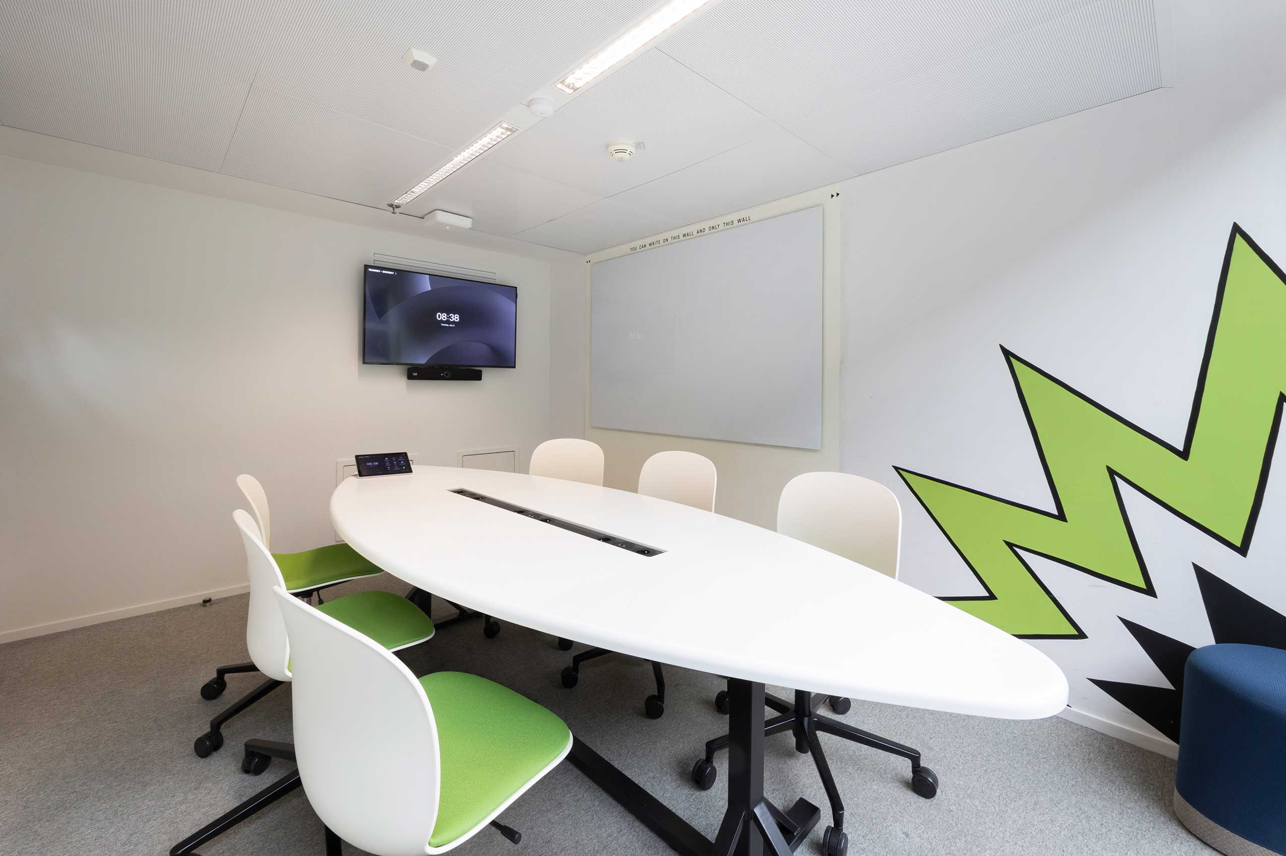 Profim Noor chairs in meeting room at Station F | Photo : Delphine Coutant