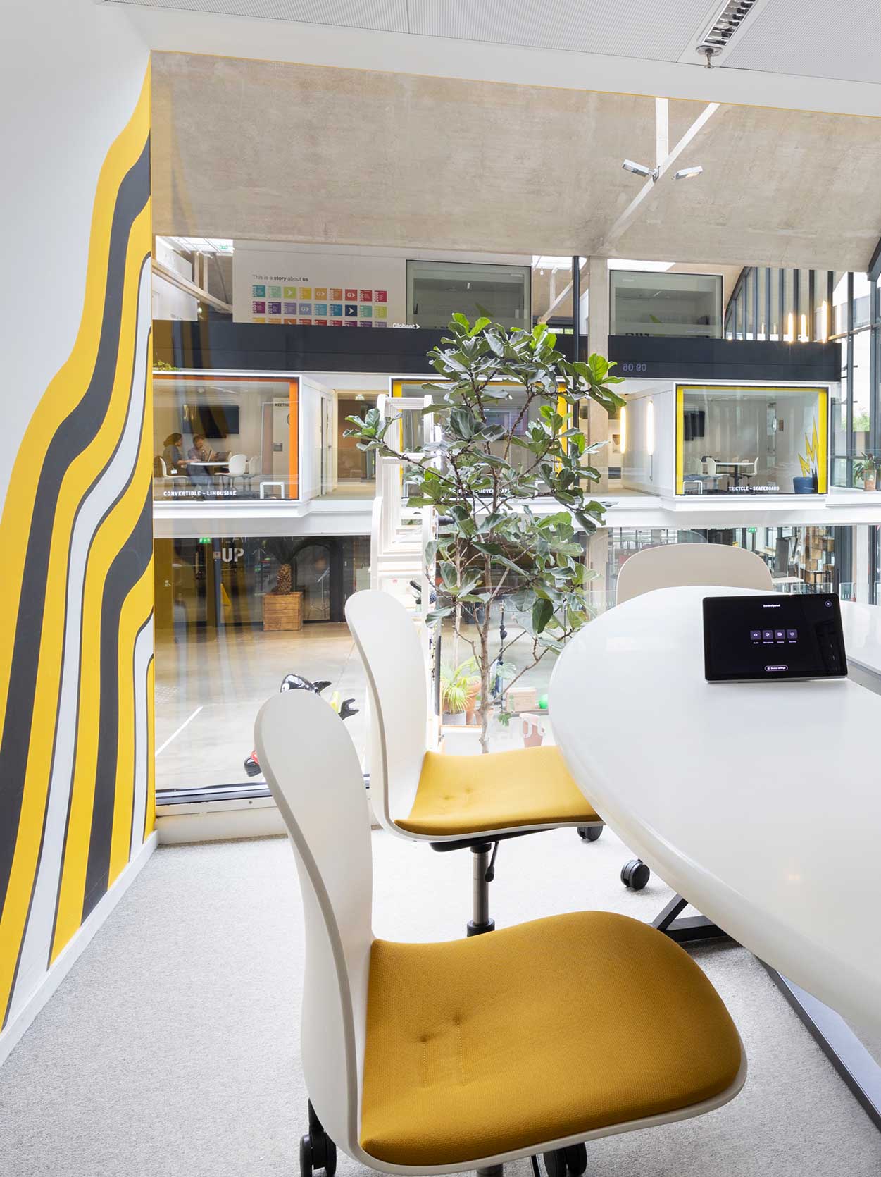 Profim Noor chairs in meeting room at Station F | Photo : Delphine Coutant