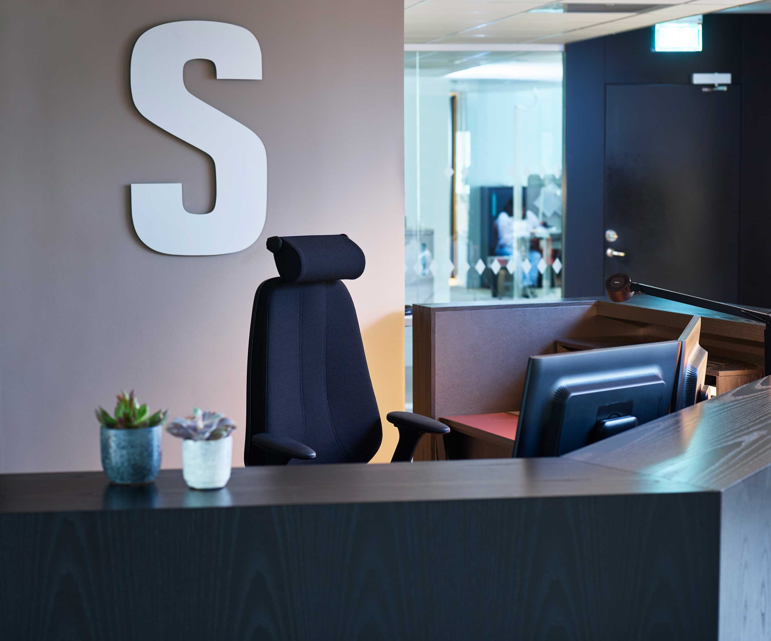 RH Logic at reception desk at Stena Fastigheter, Stockholm | Photo : Stena Fastigheter