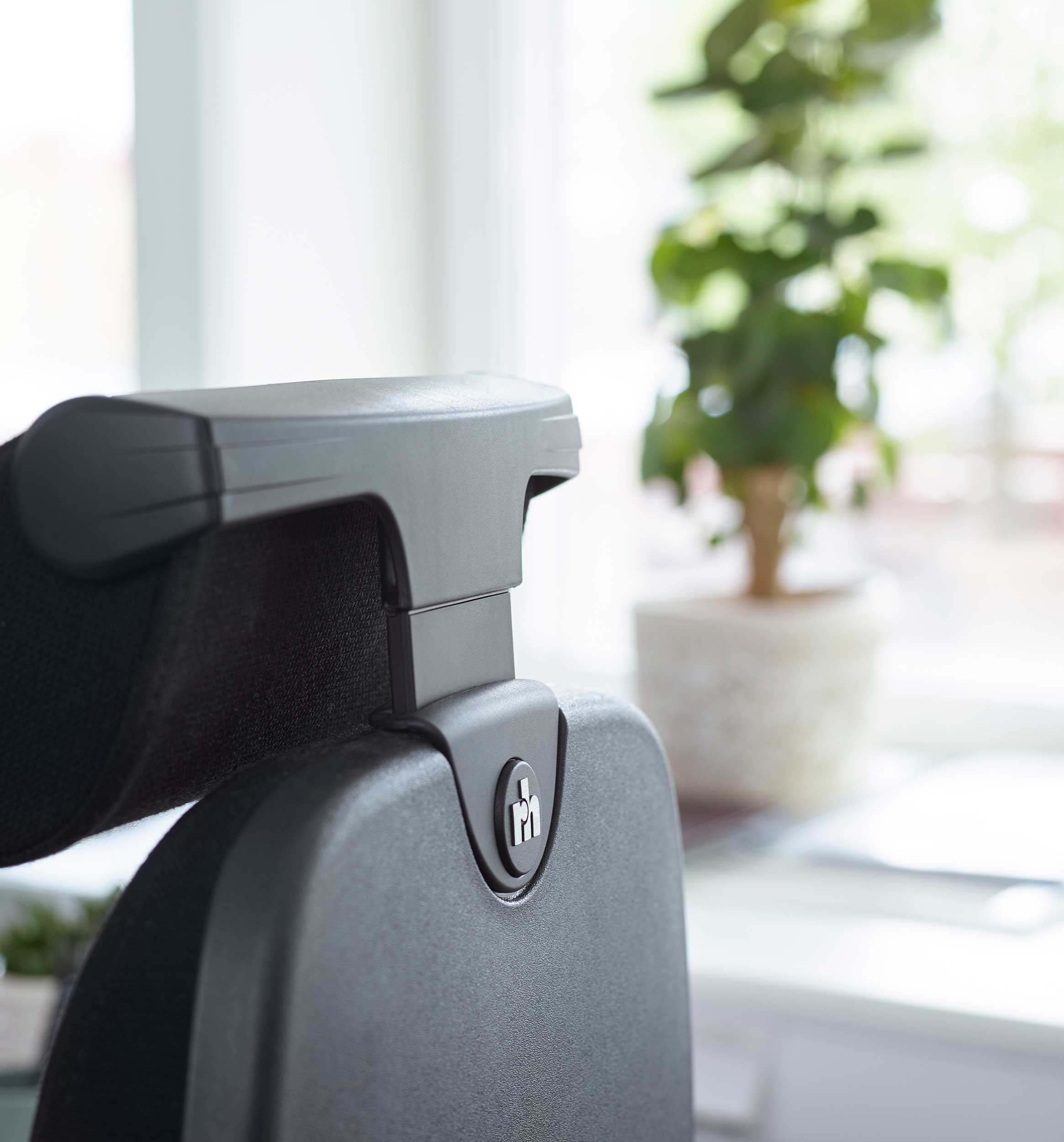 Close up of RH Logic at desk space at Stena Fastigheter, Stockholm | Photo : Stena Fastigheter