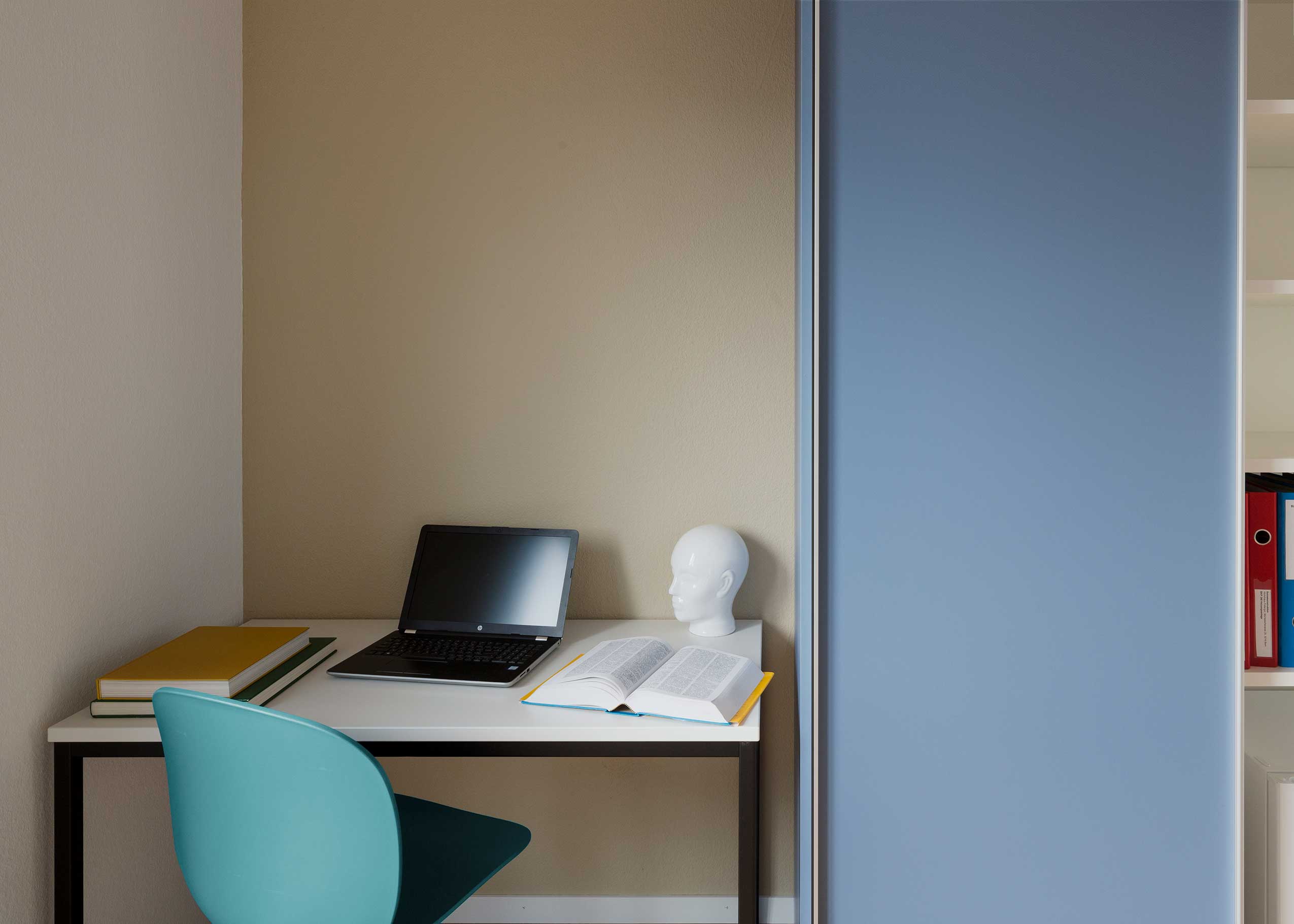 Profim Noor in bedroom study space at Student Lodge accommodation | Photo : Daniel Sutter