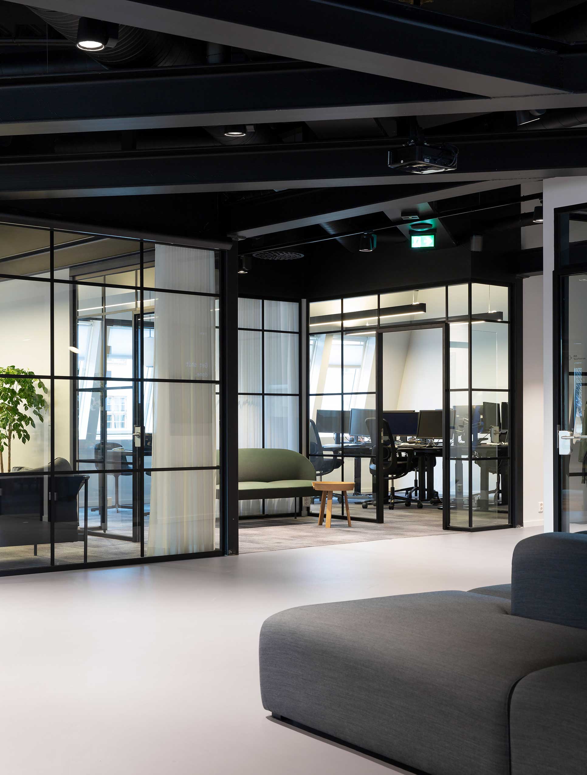 Office interior of Tonder Tower, Bergen | Photo : Anne Bråtveit and Kristian Pletten
