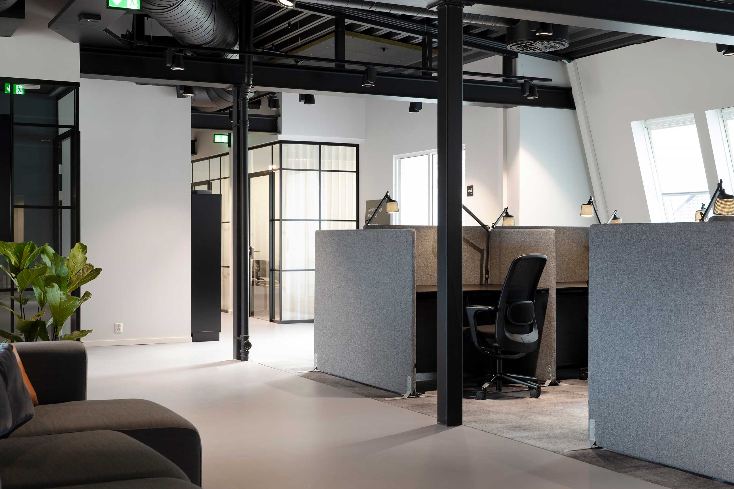 HÅG SoFi in Office interior of Tonder Tower, Bergen | Photo : Anne Bråtveit and Kristian Pletten