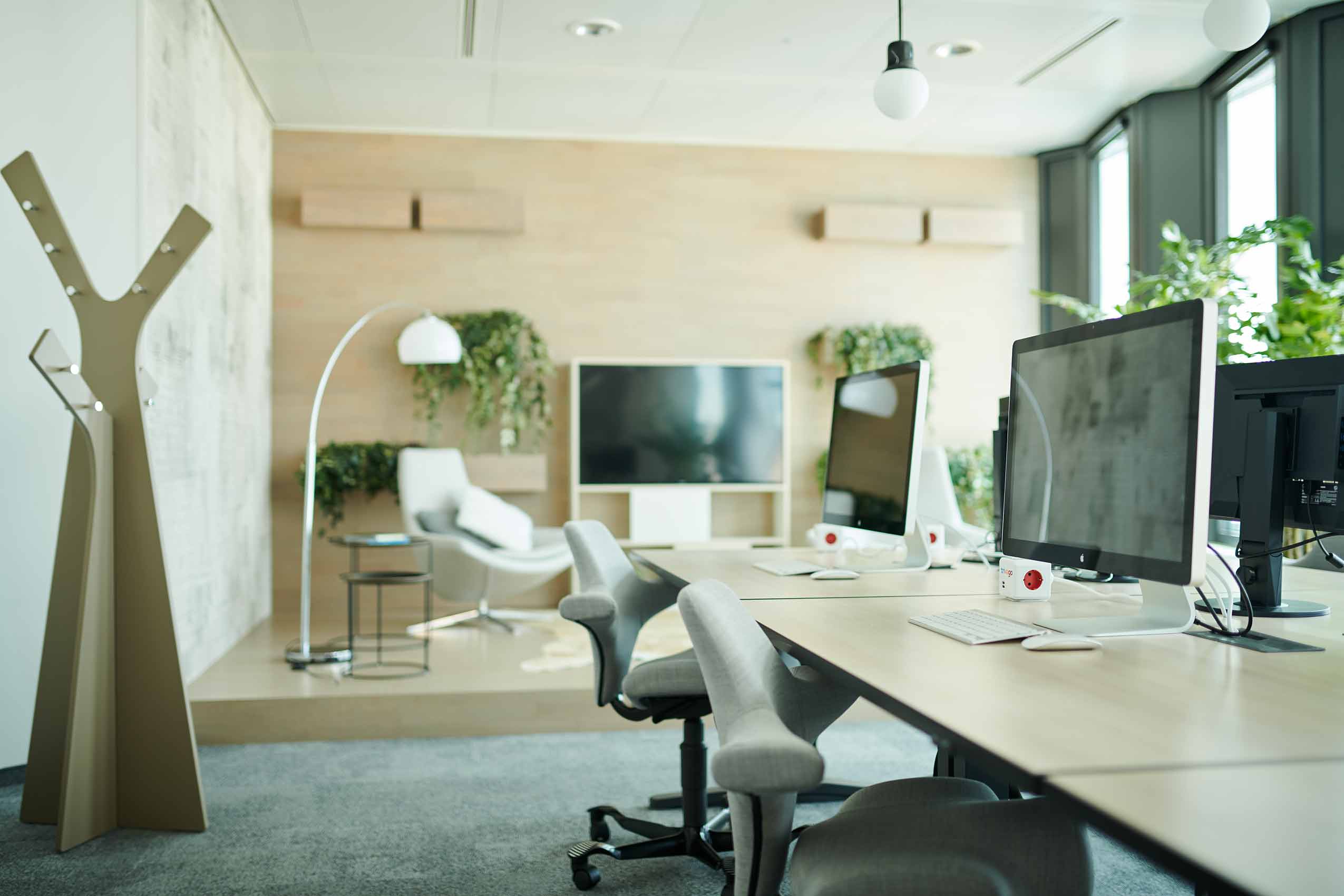 HÅG Capisco chairs at a workstation in Trivago offices| Photo : Trivago